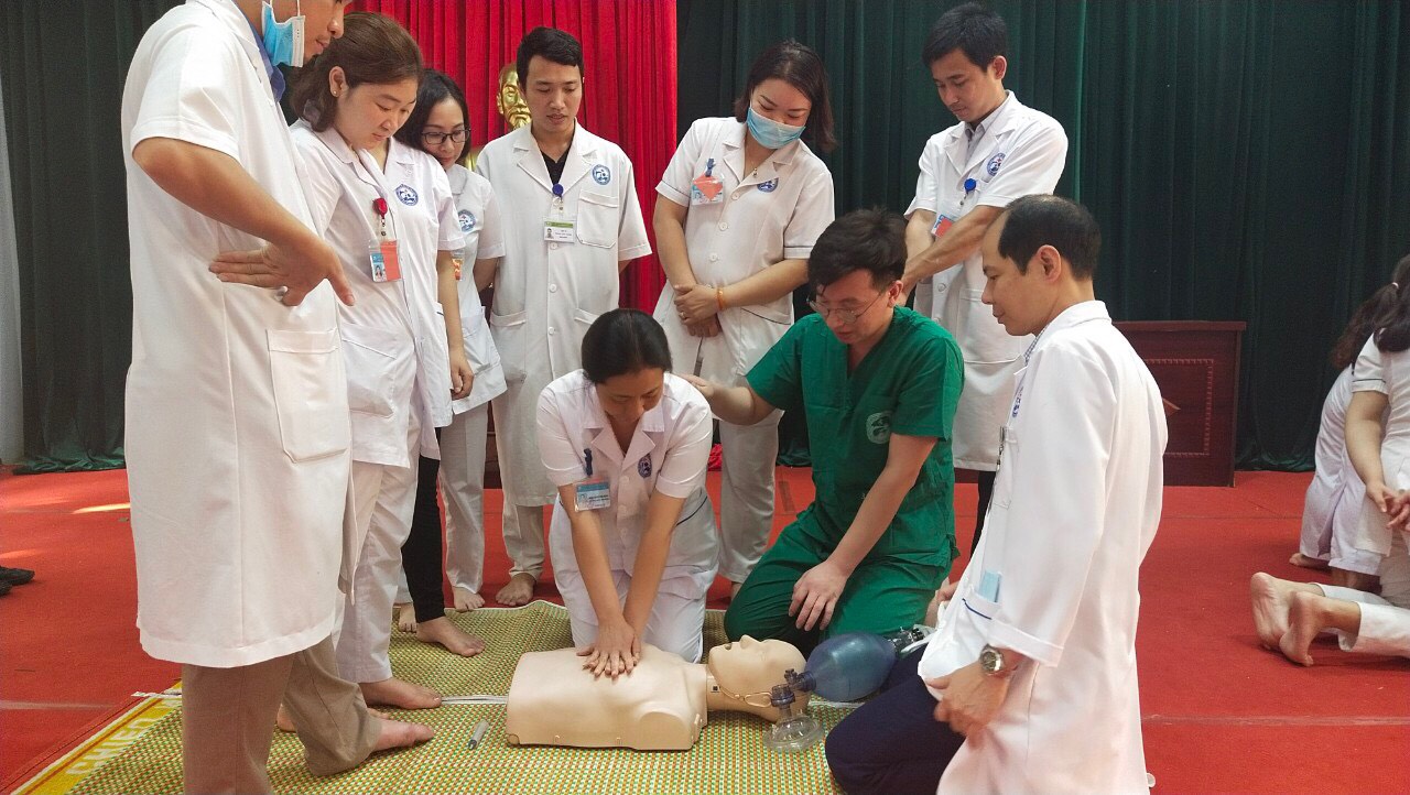 BỆNH VIỆN SẢN NHI VĨNH PHÚC TỔ CHỨC TẬP HUẤN KỸ NĂNG HỒI SINH TIM PHỔI (CPR) CHO TOÀN BỘ NHÂN VIÊN BỆNH VIỆN