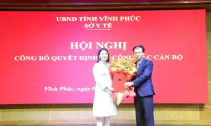 HỘI NGHỊ CÔNG BỐ QUYẾT ĐỊNH BỔ NHIỆM LẠI CHỨC DANH PHÓ GIÁM ĐỐC BỆNH VIỆN SẢN – NHI TỈNH VĨNH PHÚC