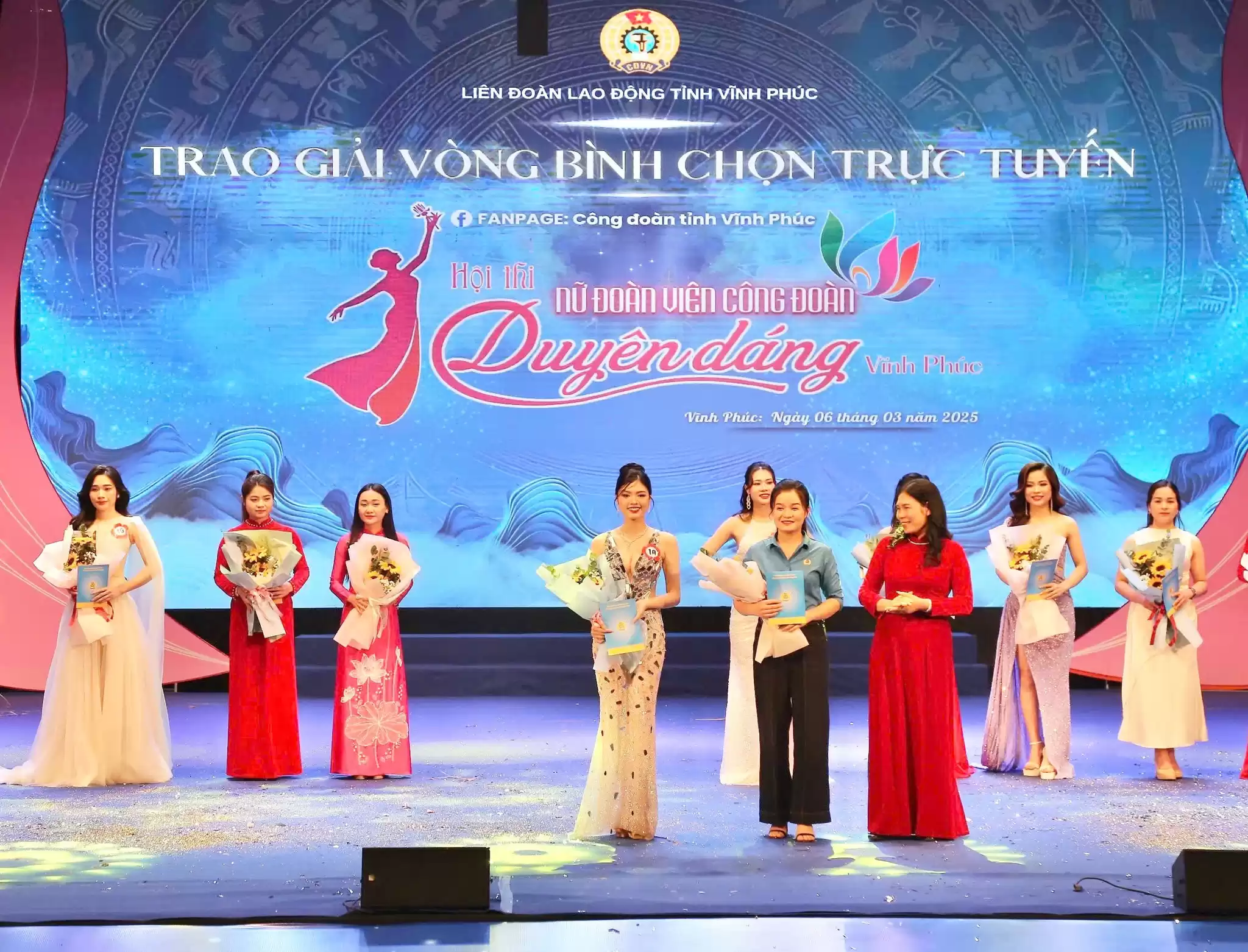 Đồng chí Trịnh Thị Thoa - Tỉnh ủy viên, Ủy viên Ban chấp hành Tổng LĐLĐ Việt Nam, Chủ tịch LĐLĐ tỉnh, Trưởng Ban Tổ chức Hội thi trao giải Á khôi truyền thông.