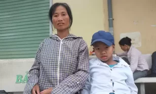 Xin hãy giúp đỡ cậu bé bị ung thư hạch