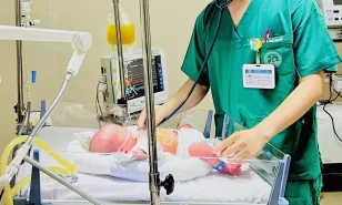 Bệnh viện sản nhi vĩnh phúc thực hiện thành công kỹ thuật thay máu bán phần cứu sống bệnh nhân nhi mắc đa hồng cầu/ rối loạn đông máu hội chứng truyền máu song thai
