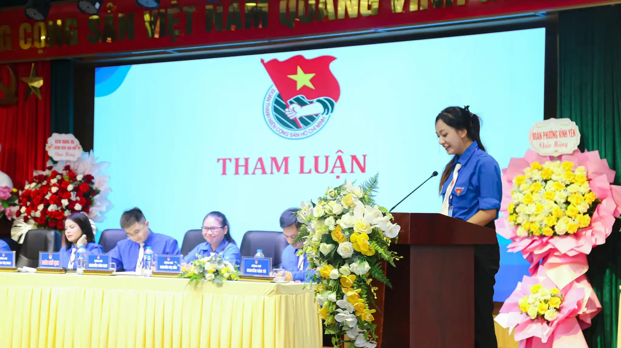 Đ/c Nguyễn Thị Hương tham luận tại Đại hội.