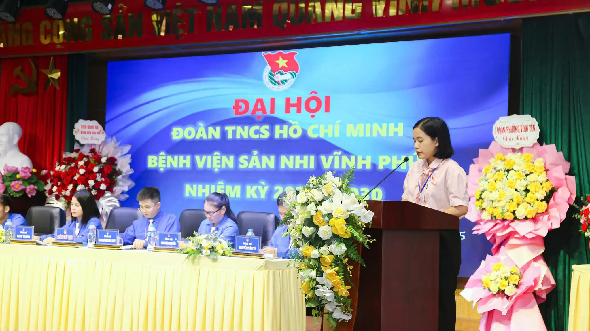 Đ/c Vũ Vũ Thu Nga – Bí thư Đoàn phường Vĩnh Yên phát biểu tại Đại hội. 