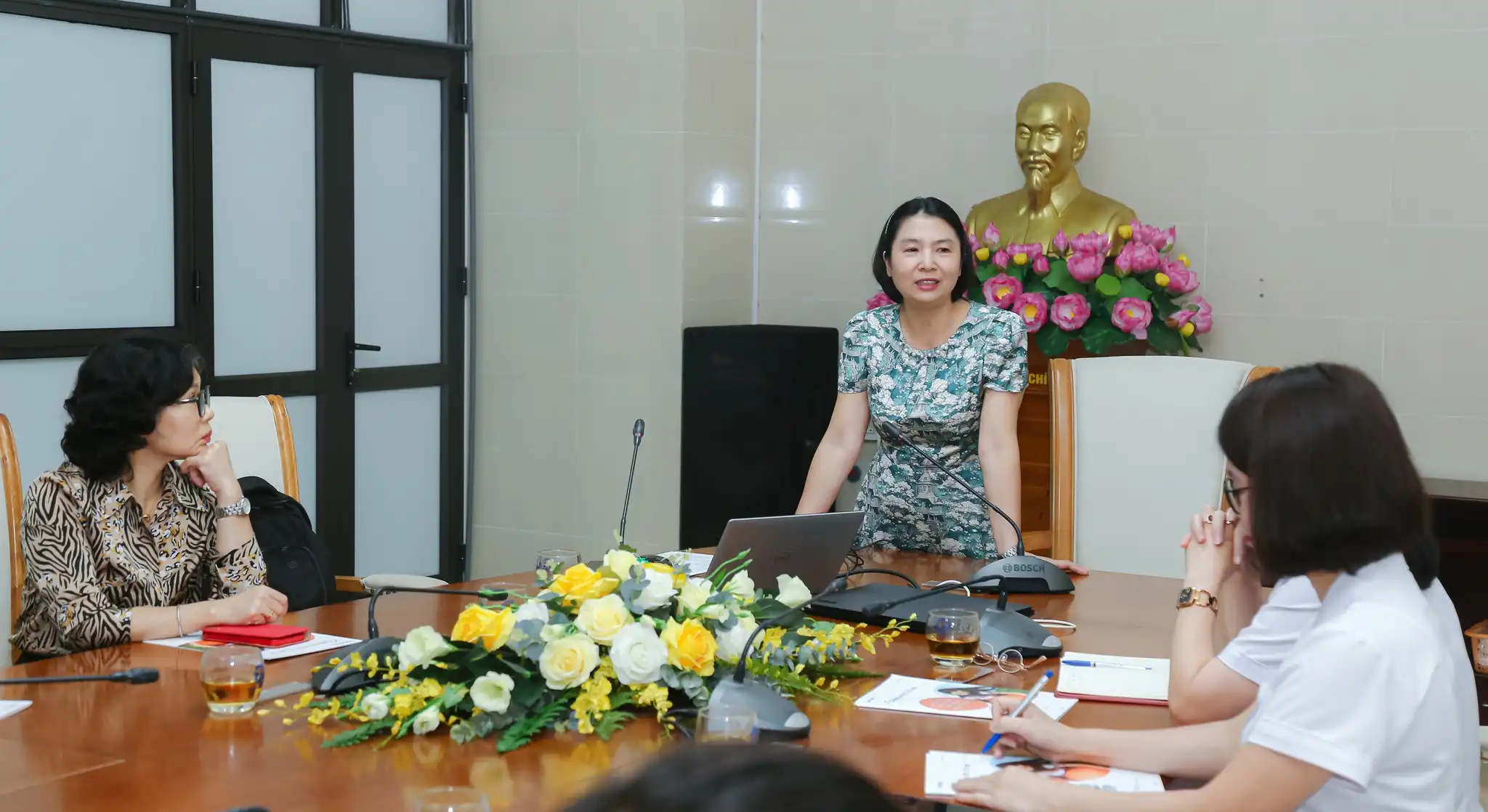 TS.BS. Ngô Thị Thu Hương – Giảng viên Trường Đại học Y Hà Nội (báo cáo viên chính)