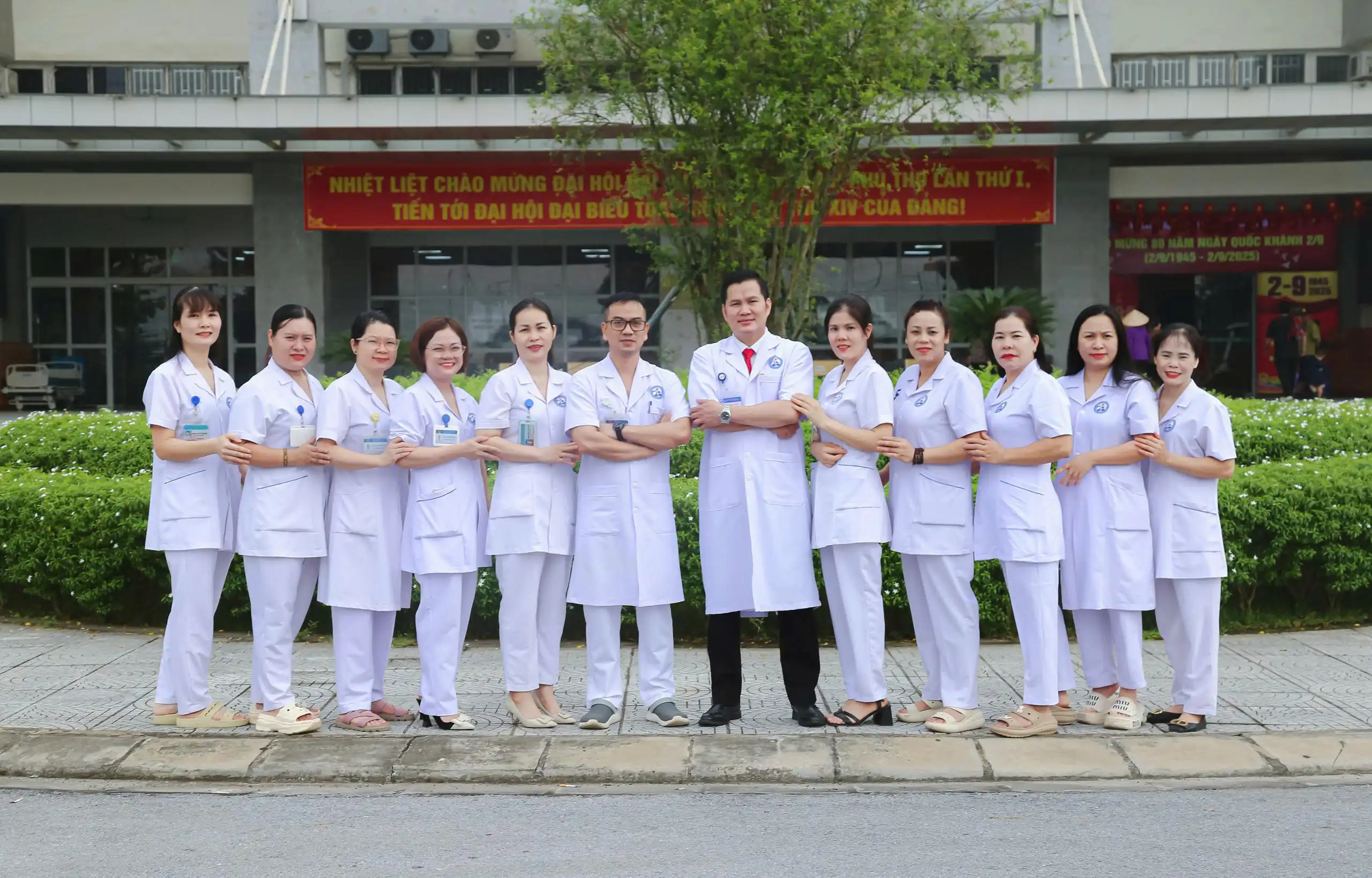 Khoa Khám Bệnh - Bệnh viện Sản Nhi Vĩnh Phúc 8 Tập thể cán bộ nhân viên Khoa Khám Bệnh - Bệnh viện Sản Nhi Vĩnh Phúc.