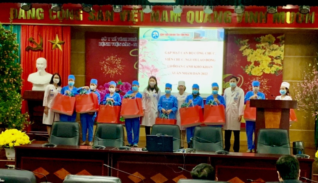 GẶP MẶT CÁN BỘ, CÔNG CHỨC, VIÊN CHỨC, NGƯỜI LAO ĐỘNG CÓ HOÀN CẢNH KHÓ KHĂN XUÂN NHÂM DẦN 2022