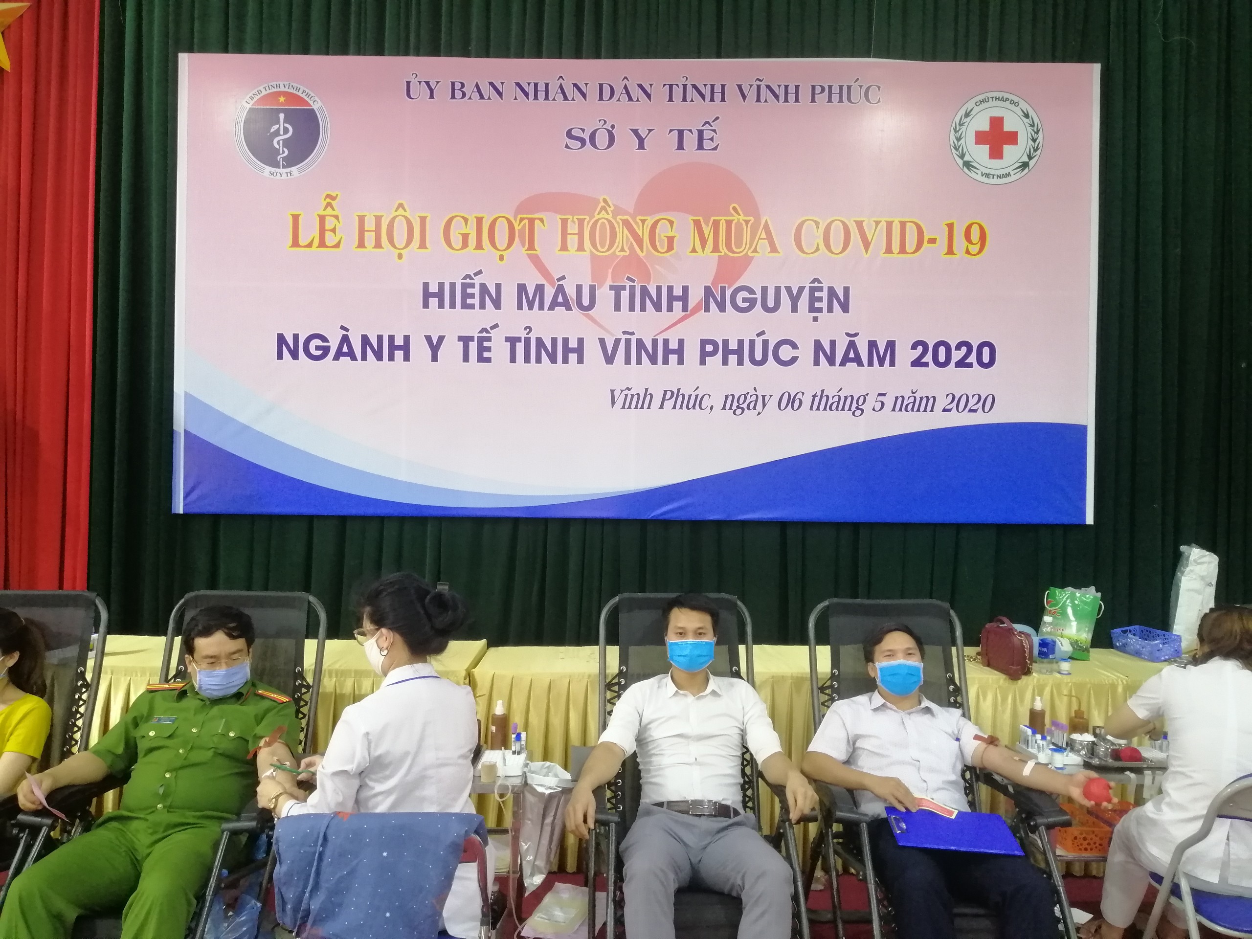 Cán bộ y tế Bệnh viện Sản Nhi Vĩnh Phúc tham gia Hiến máu tình nguyện mùa dịch bệnh COVID-19