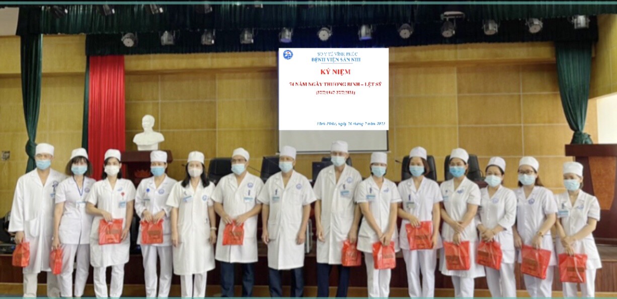 BỆNH VIỆN SẢN NHI VĨNH PHÚC TẶNG QUÀ CÁN BỘ NHÂN VIÊN BỆNH VIỆN LÀ THÂN NHÂN CỦA CÁC GIA ĐÌNH THƯƠNG BINH, BỆNH BINH, GIA ĐÌNH LIỆT SĨ VÀ NGƯỜI CÓ CÔNG VỚI CÁCH MẠNG