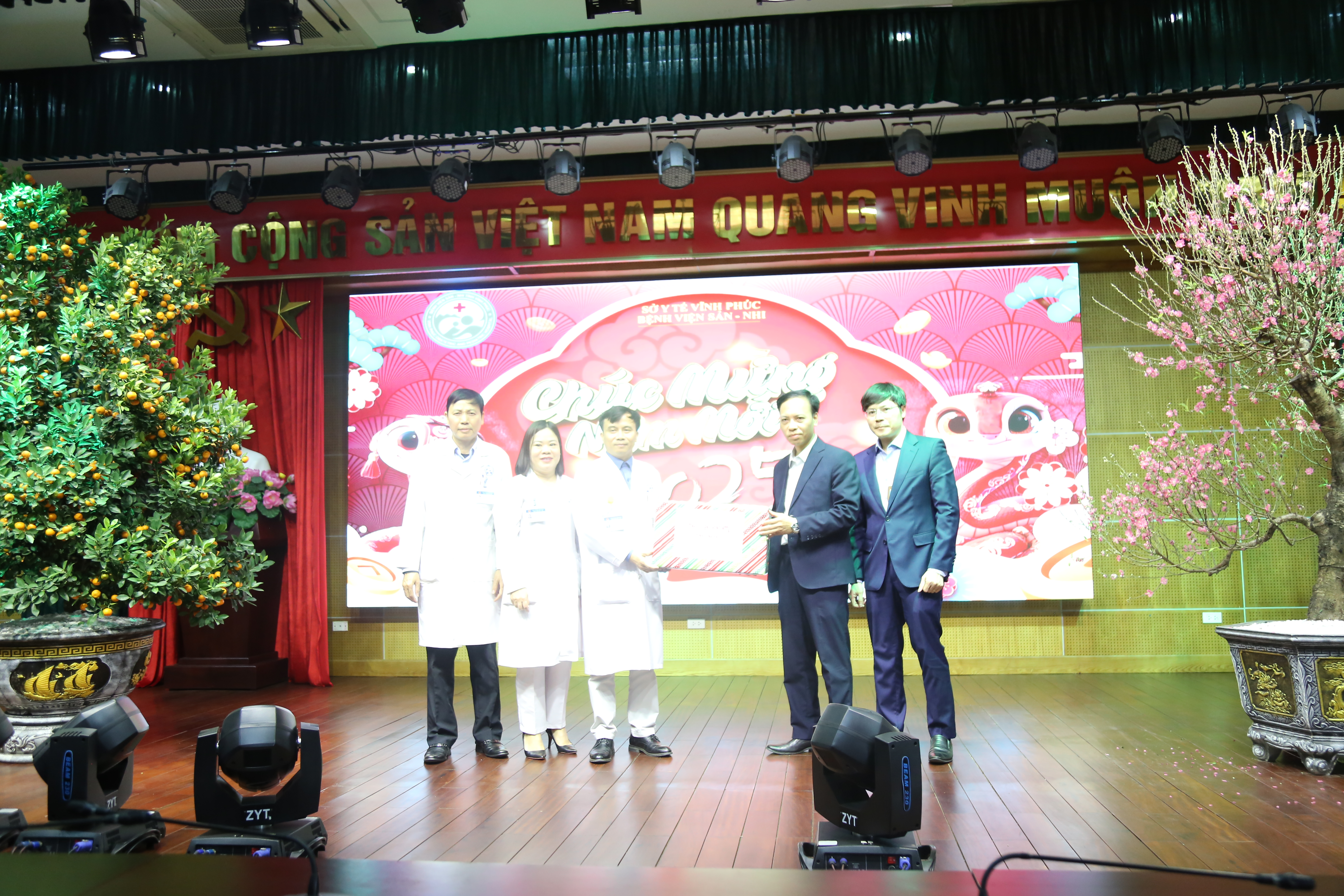 LÃNH ĐẠO SỞ Y TẾ TỈNH VĨNH PHÚC THĂM VÀ CHÚC TẾT  BỆNH VIỆN SẢN – NHI VĨNH PHÚC NHÂN DỊP TẾT NGUYÊN ĐÁN ẤT TỴ 2025