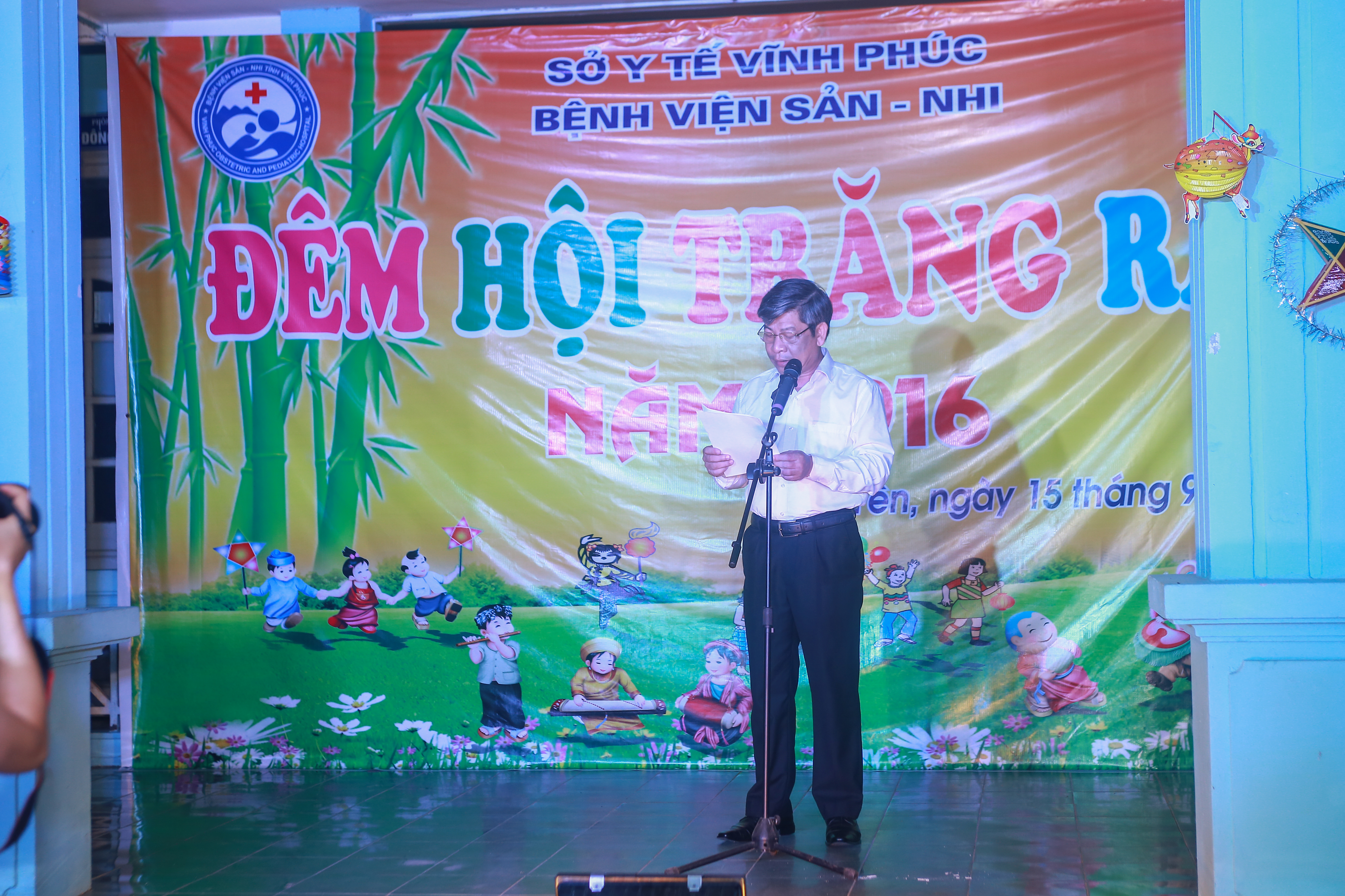 Bệnh viện Sản-Nhi Vĩnh Phúc tổ chức “Đêm hội trăng rằm năm 2016” cho các cháu thiếu nhi