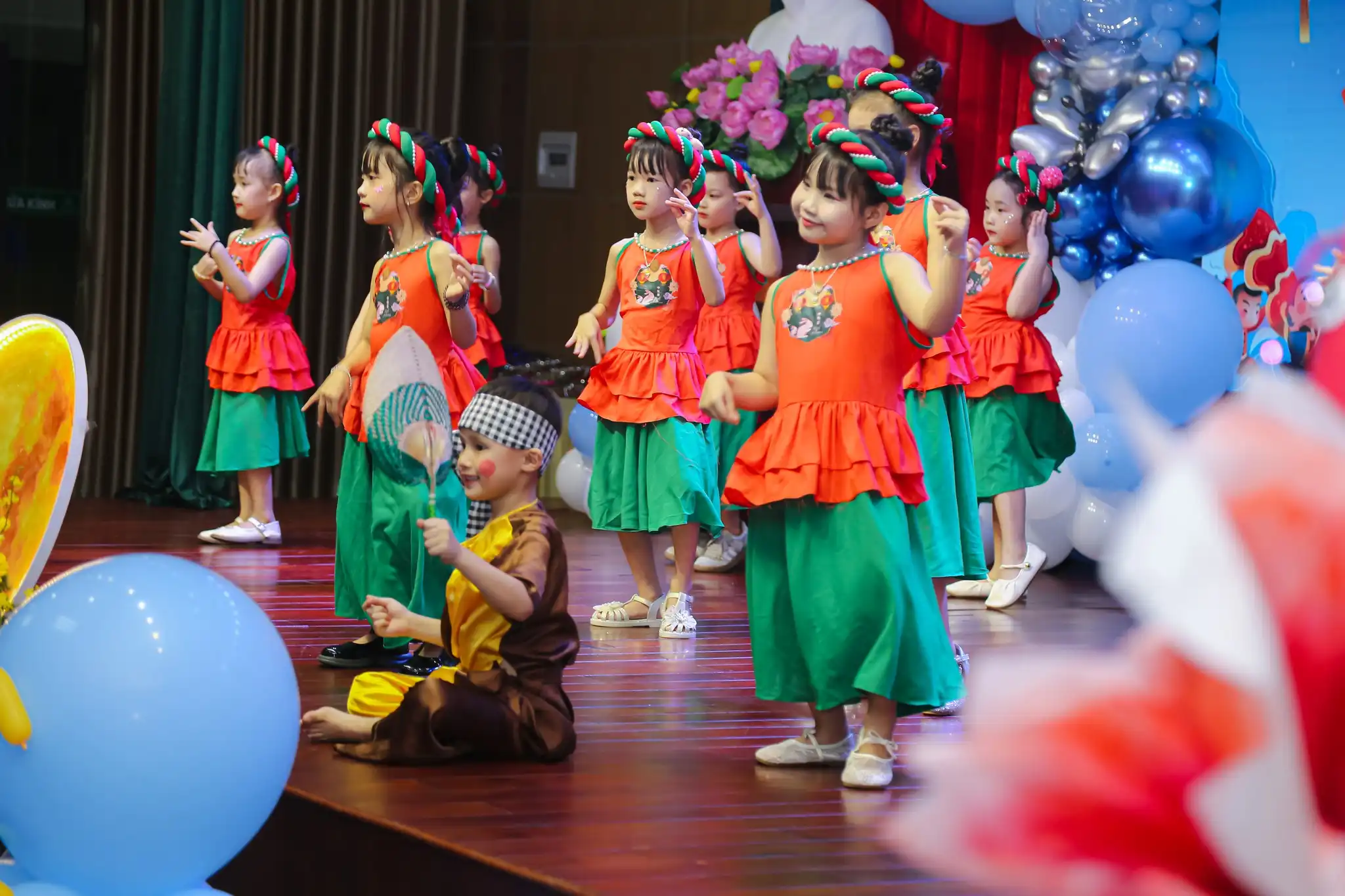 Tiết mục múa chú Cuội chơi trăng của CLB Pony Dance.