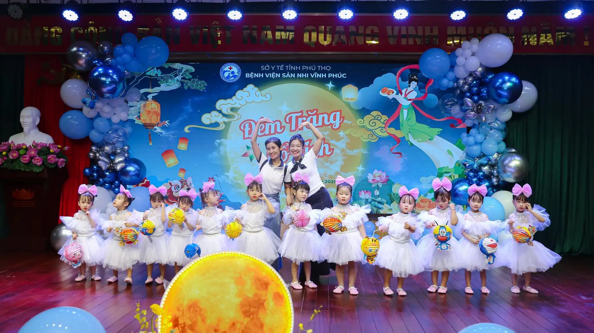 Tiết mục múa Đêm hội trăng rằm của CLB Pony Dance.