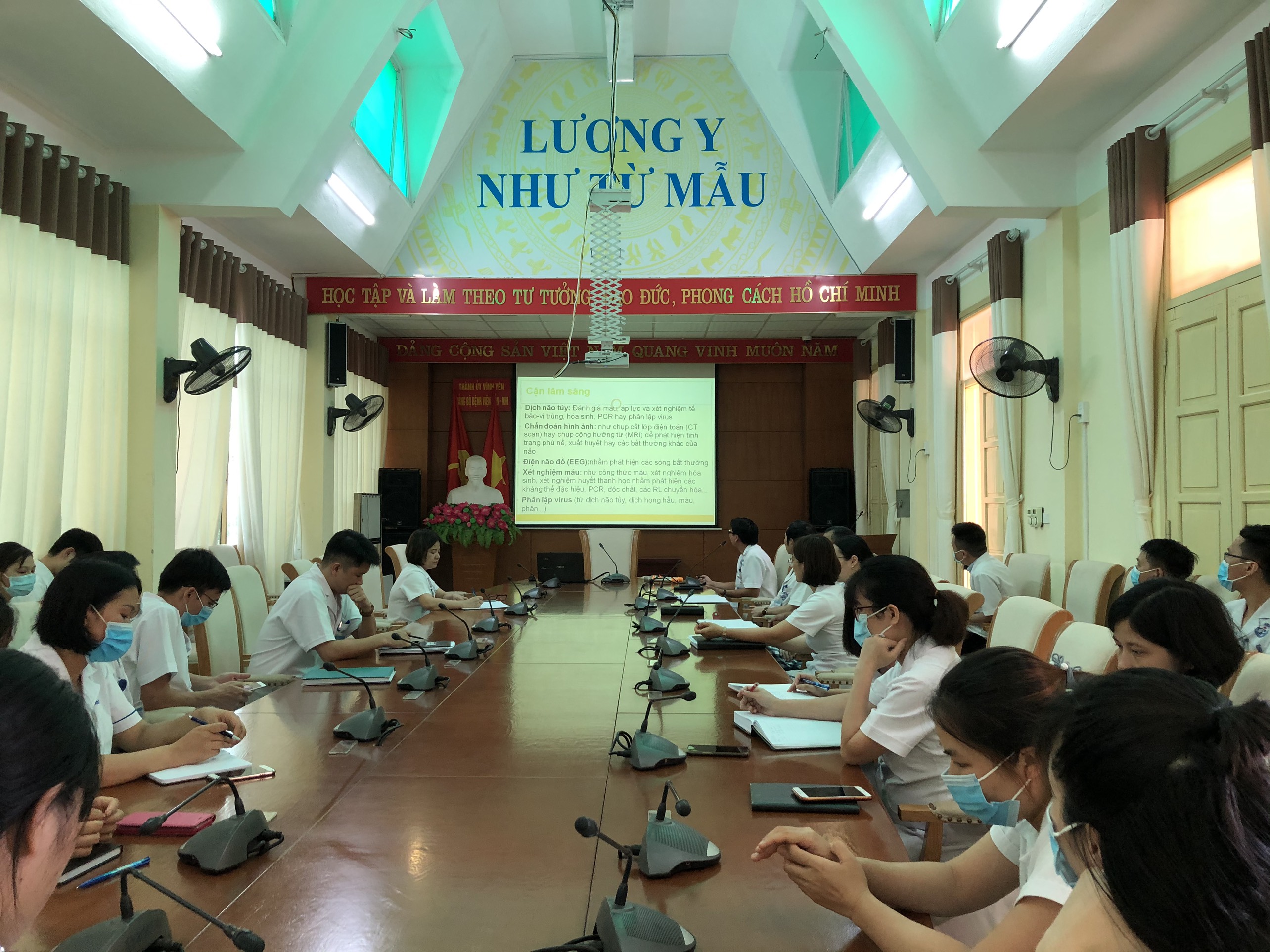 SINH HOẠT CHUYÊN MÔN THÁNG 8 NĂM 2020 CHUYÊN ĐỀ: BỆNH VIÊM NÃO, SỐT Ở TRẺ EM VÀ CÁCH XỬ TRÍ SỐT