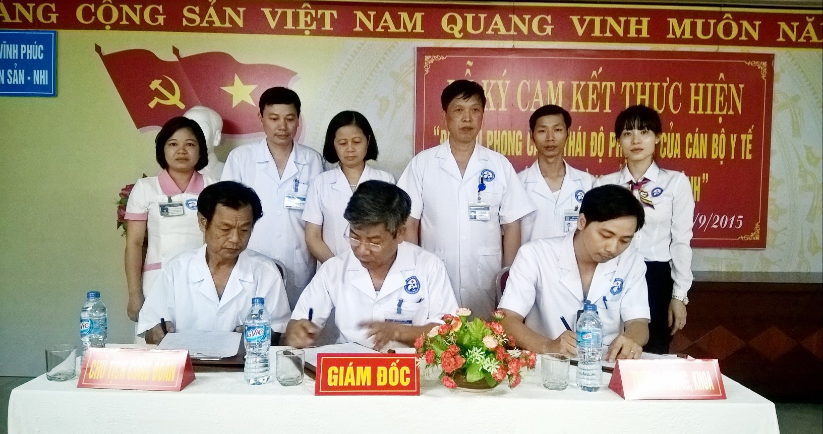 Bệnh viện Sản-Nhi tỉnh Vĩnh Phúc tổ chức Lễ ký cam kết “Đổi mới phong cách, thái độ phục vụ của cán bộ y tế hướng tới sự hài lòng của người bệnh”.