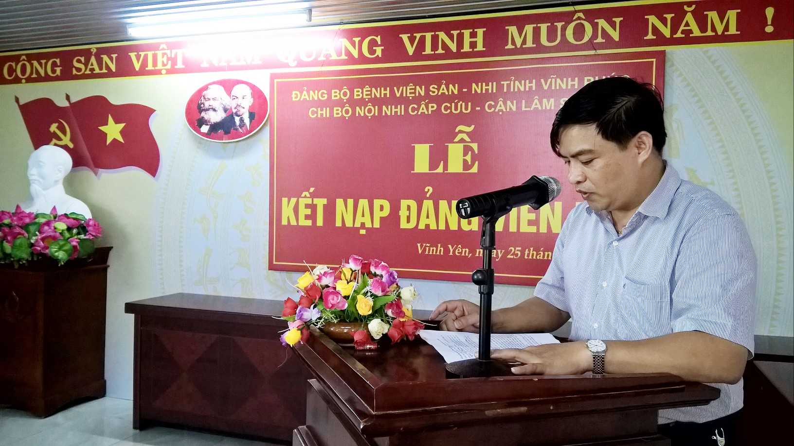 Chi bộ Nội nhi Cấp cứu – Cận lâm sàng tổ chức Lễ kết nạp Đảng viên mới.