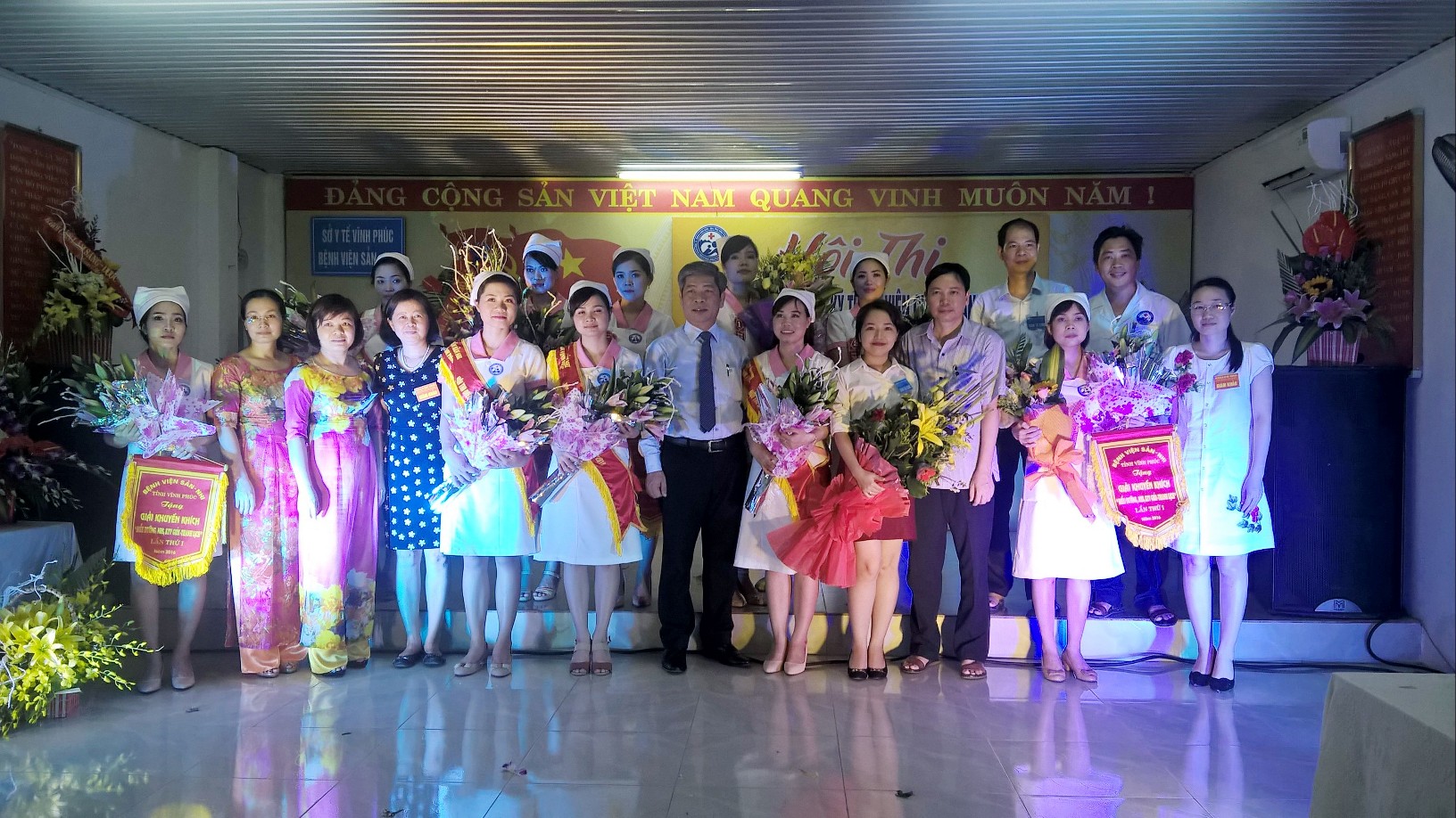Bệnh viện Sản – Nhi tỉnh Vĩnh Phúc tổ chức thành công “Hội thi Điều dưỡng, Hộ sinh, Kỹ thuật viên giỏi – thanh lịch lần thứ I, năm 2016”