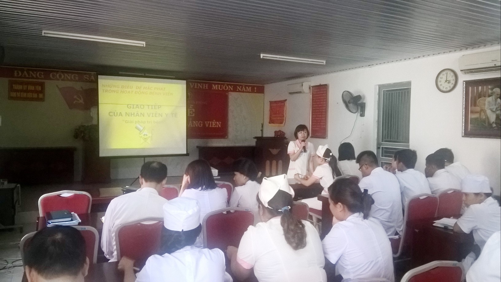 Bệnh viện Sản – Nhi tổ chức tập huấn “Đổi mới phong cách, thái độ phục vụ của cán bộ y tế hướng tới sự hài lòng của người bệnh” năm 2017