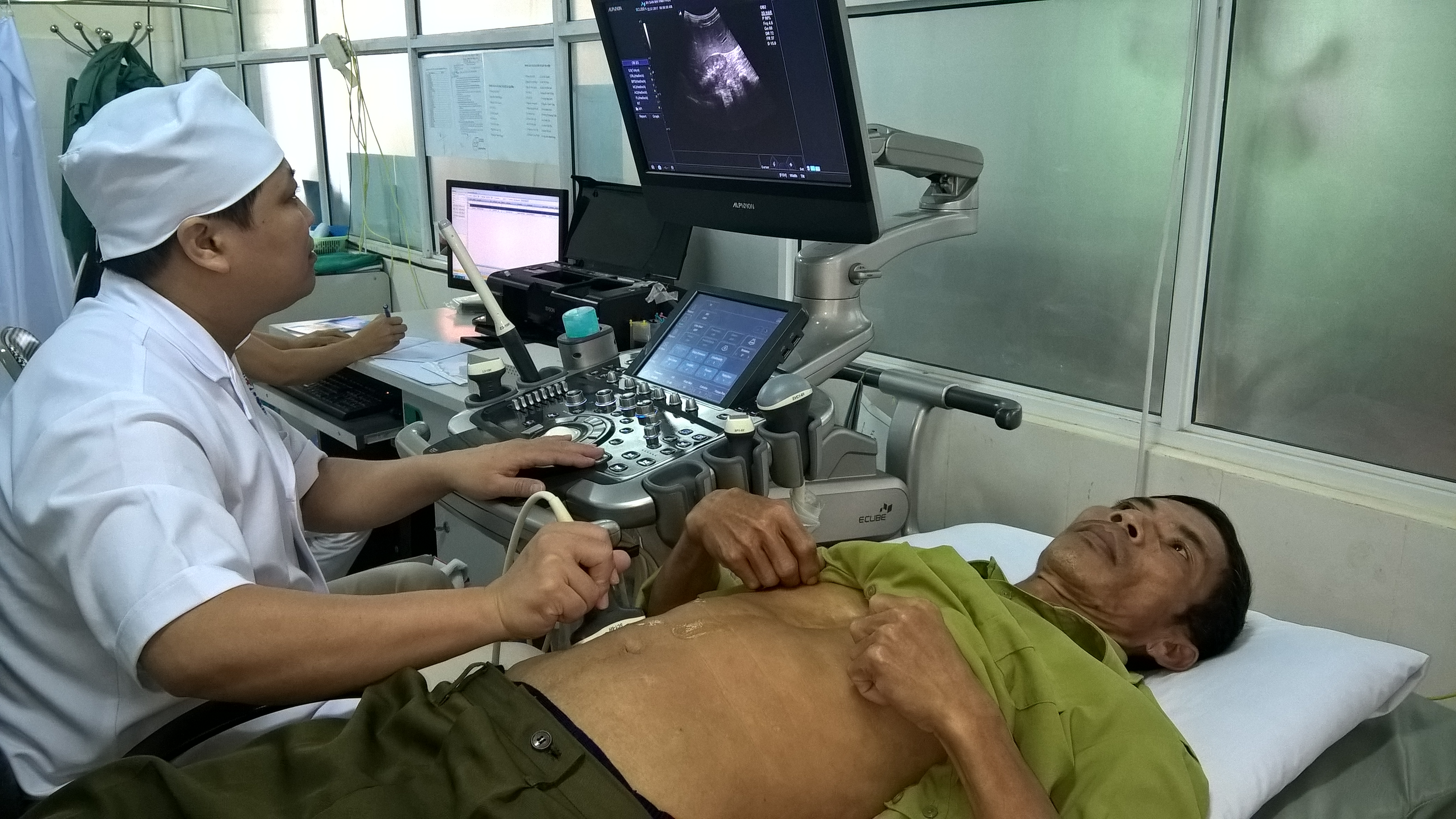 Bệnh viện Sản-Nhi Vĩnh Phúc tổ chức khám, cấp thuốc miễn phí cho các đối tượng chính sách, người có công Phường Khai Quang nhân dịp Kỷ niệm 70 năm ngày Thương binh Liệt sỹ (27/7/1947-27/7/2017)