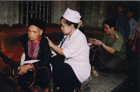 Tấm gương nữ bác sỹ quân y tận tâm với nghề