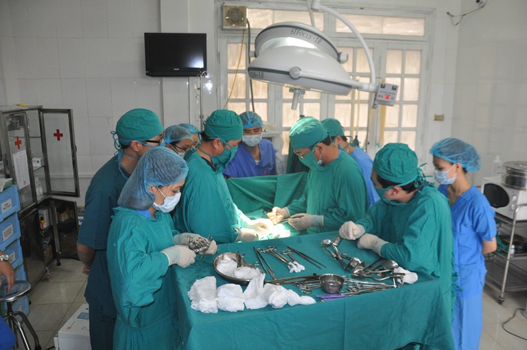 Xoắn trung tràng trên trẻ sơ sinh – ca bệnh khó, ít gặp được phẫu thuật cấp cứu thành công tại bệnh viện Sản – Nhi Vĩnh Phúc