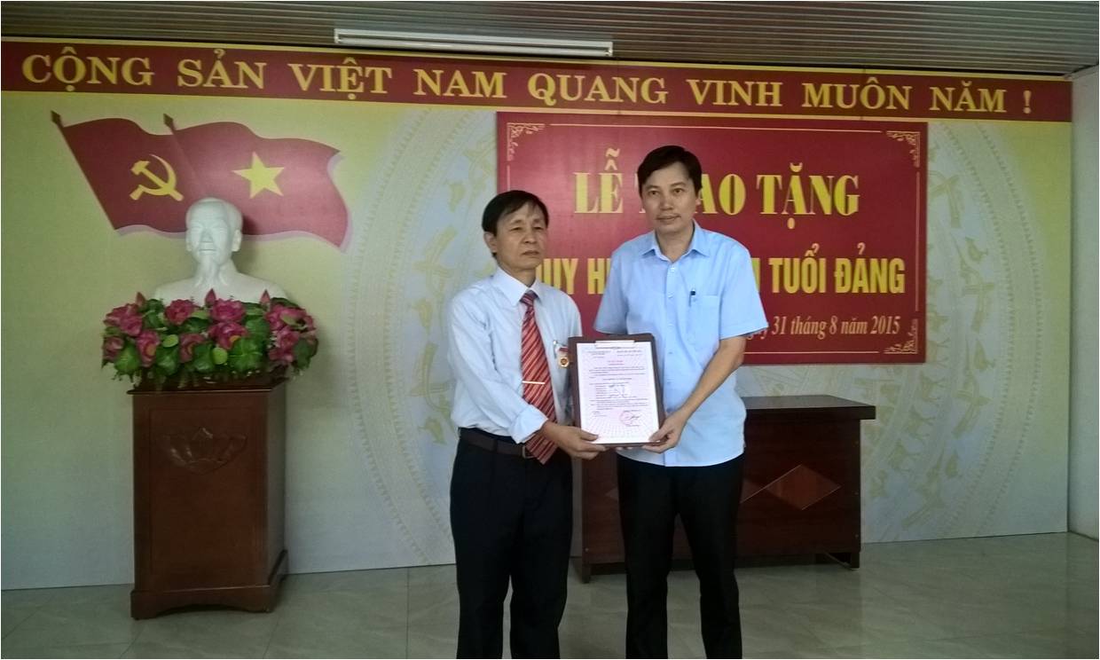 Đảng bộ Bệnh viện Sản – Nhi tổ chức Lễ trao tặng Huy hiệu 30 năm tuổi Đảng và quán triệt Nghị quyết Hội nghị lần thứ 11, Ban chấp hành Trung ương Đảng khóa XI