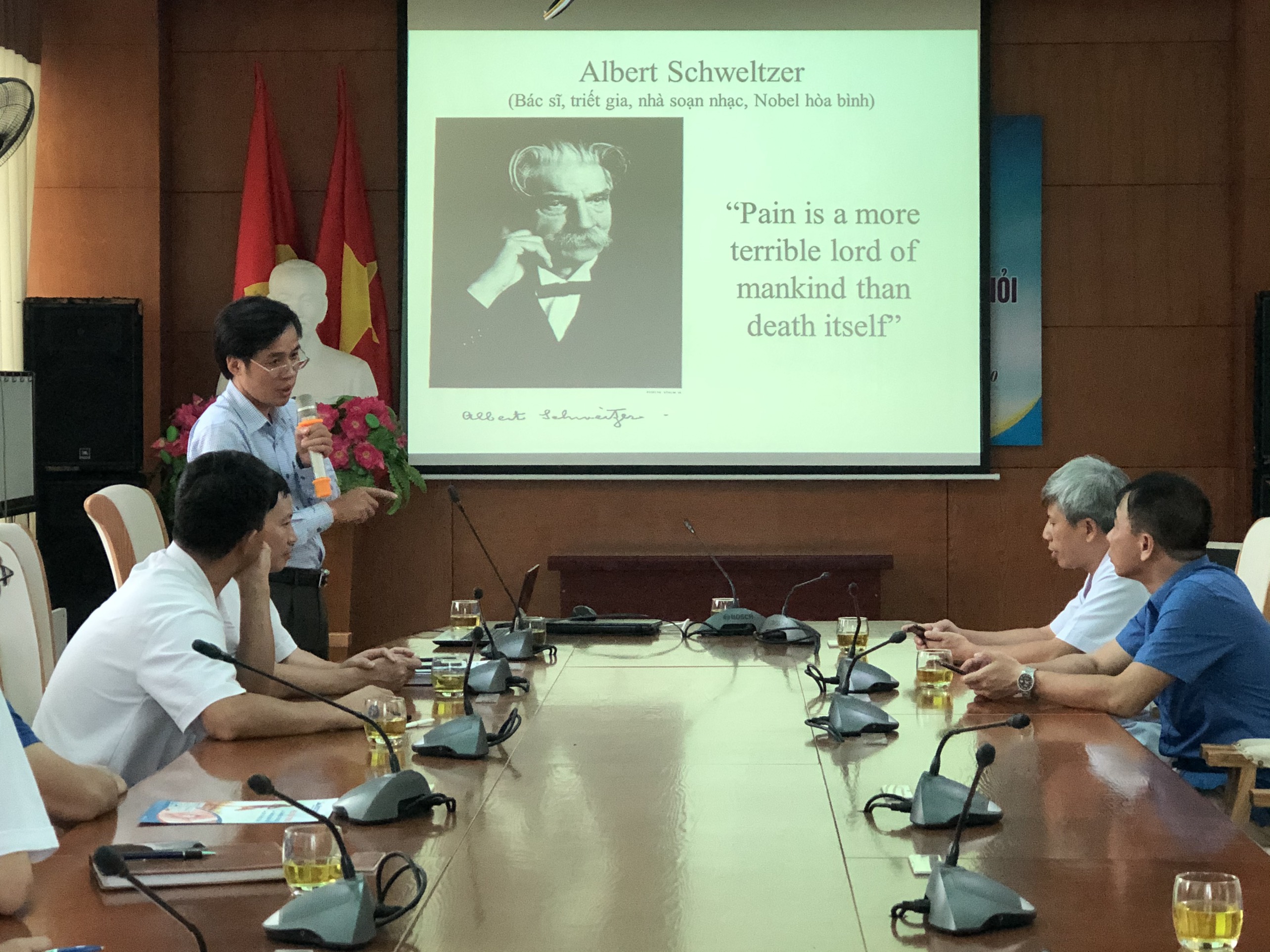 HỘI THẢO CẬP NHẬT VỀ VAI TRÒ CỦA ĐIỀU TRỊ ĐAU TRONG Y HỌC NGÀY NAY