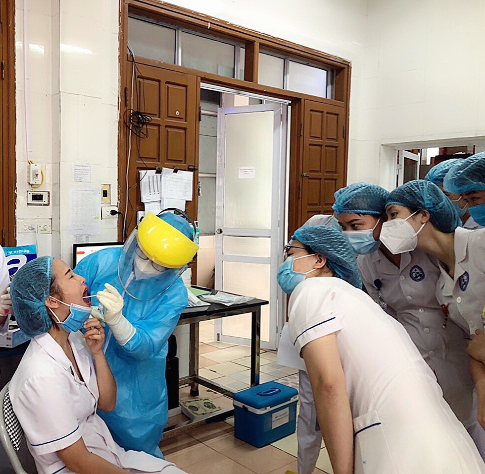TẬP HUẤN KỸ THUẬT LẤY MẪU LẤY MẪU BỆNH PHẨM ĐƯỜNG HÔ HẤP XÉT NGHIỆM SARS-COV-2