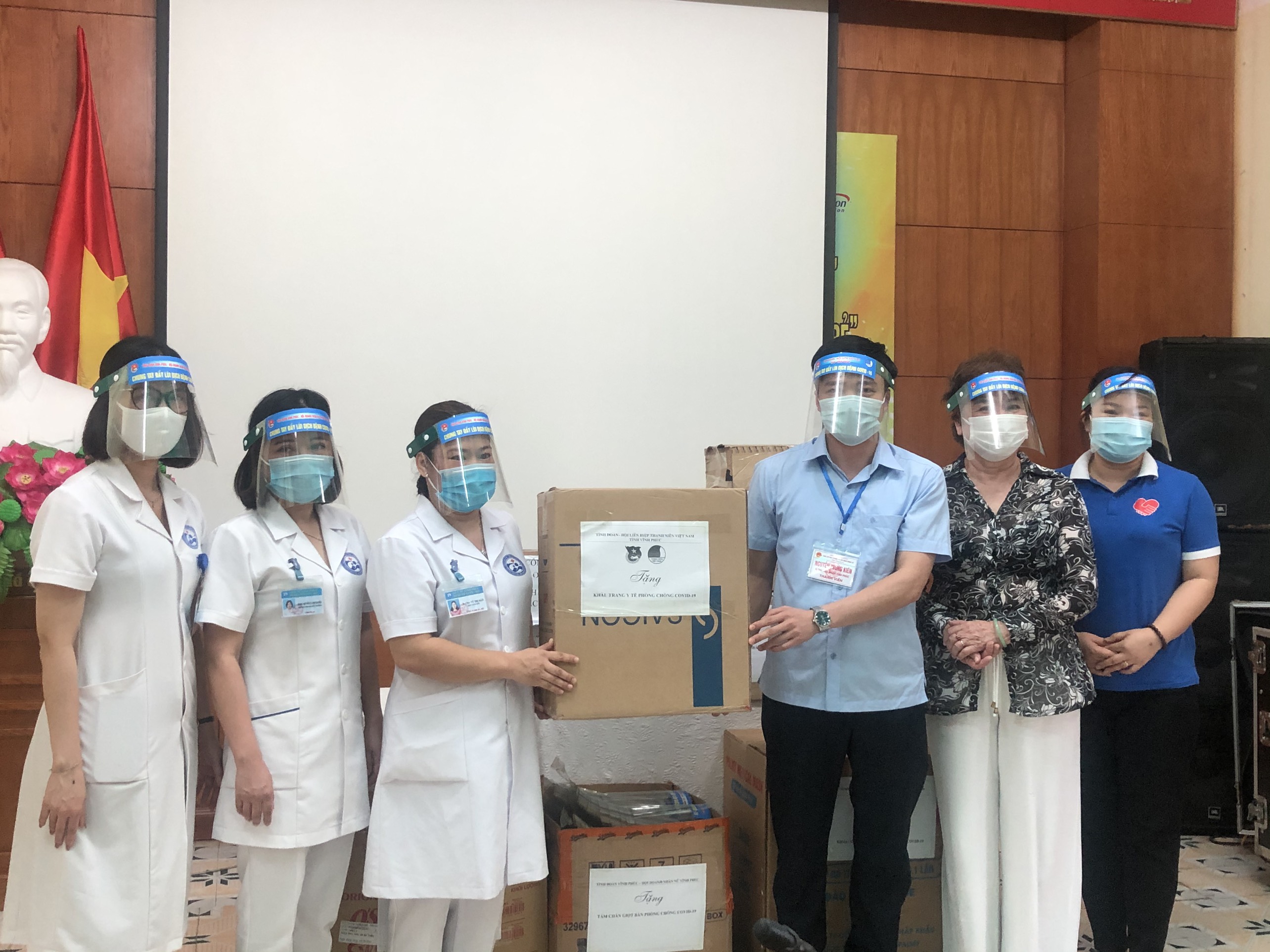 NHẬN QUÀ TẶNG – NHẬN YÊU THƯƠNG