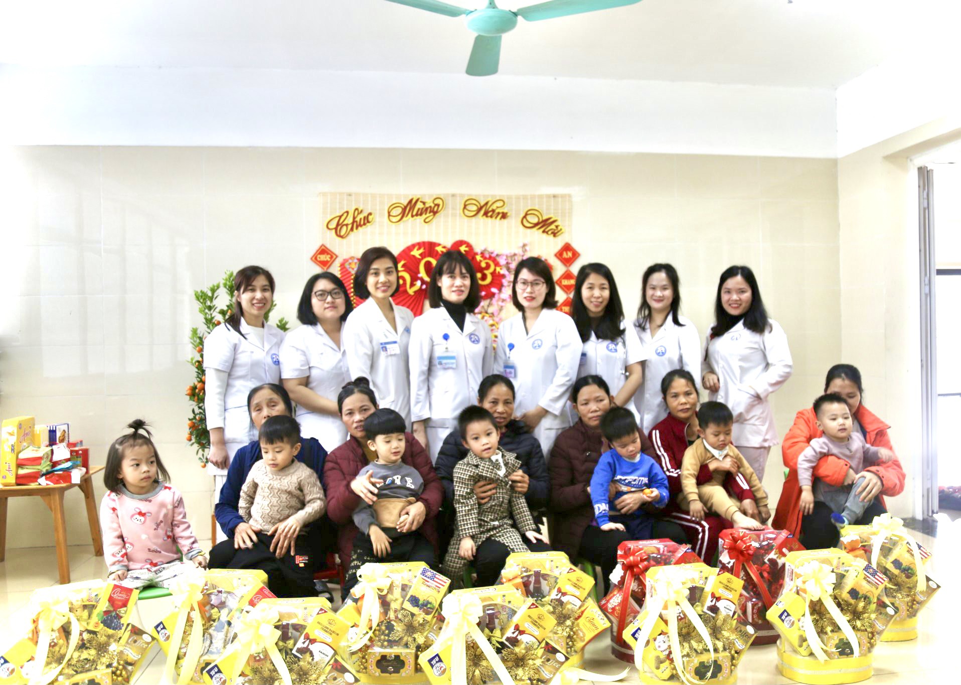 TẾT NGUYÊN ĐÁN ẤM ÁP DÀNH TẶNG CÁC BỆNH NHI
