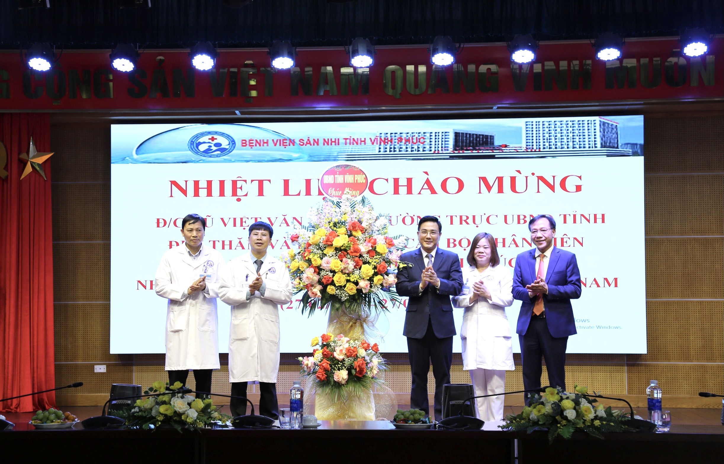 PHÓ CHỦ TỊCH THƯỜNG TRỰC ỦY BAN NHÂN DÂN TỈNH ĐẾN THĂM VÀ ĐỘNG VIÊN CÁN BỘ, NHÂN VIÊN BỆNH VIỆN SẢN NHI VĨNH PHÚC NHÂN KỶ NIỆM 68 NĂM NGÀY THẦY THUỐC VIỆT NAM (27/2/1955-27/2/2023)