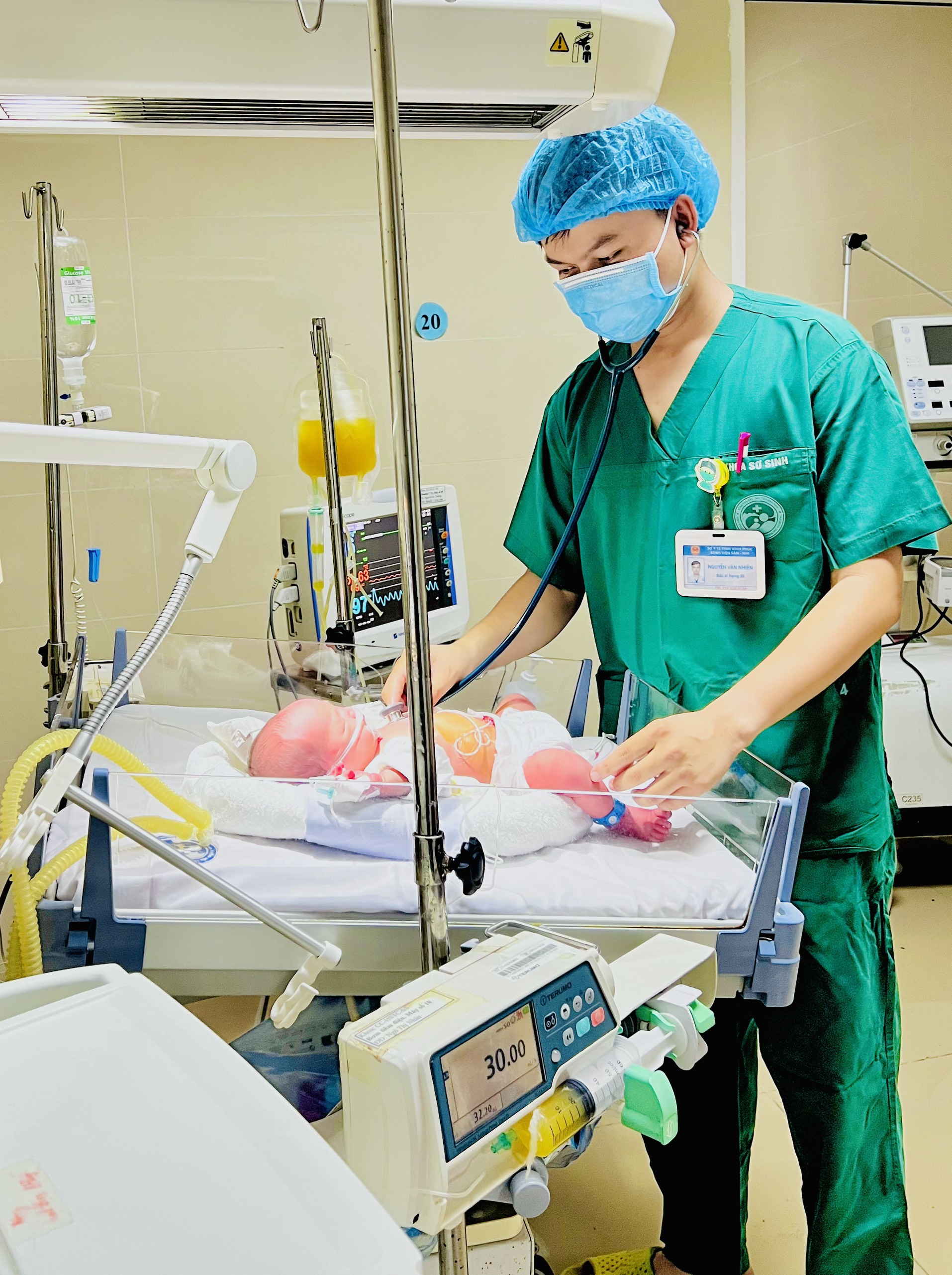 BỆNH VIỆN SẢN NHI VĨNH PHÚC THỰC HIỆN THÀNH CÔNG KỸ THUẬT THAY MÁU BÁN PHẦN CỨU SỐNG BỆNH NHÂN NHI MẮC ĐA HỒNG CẦU/ RỐI LOẠN ĐÔNG MÁU HỘI CHỨNG TRUYỀN MÁU SONG THAI