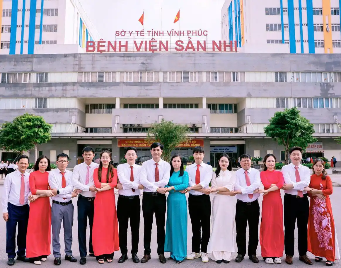 Khoa Chẩn đoán hình ảnh - Bệnh viện Sản Nhi Vĩnh Phúc 4 Tập thể cán bộ nhân viên khoa Chẩn đoán hình ảnh - Bệnh viện Sản Nhi Vĩnh Phúc.