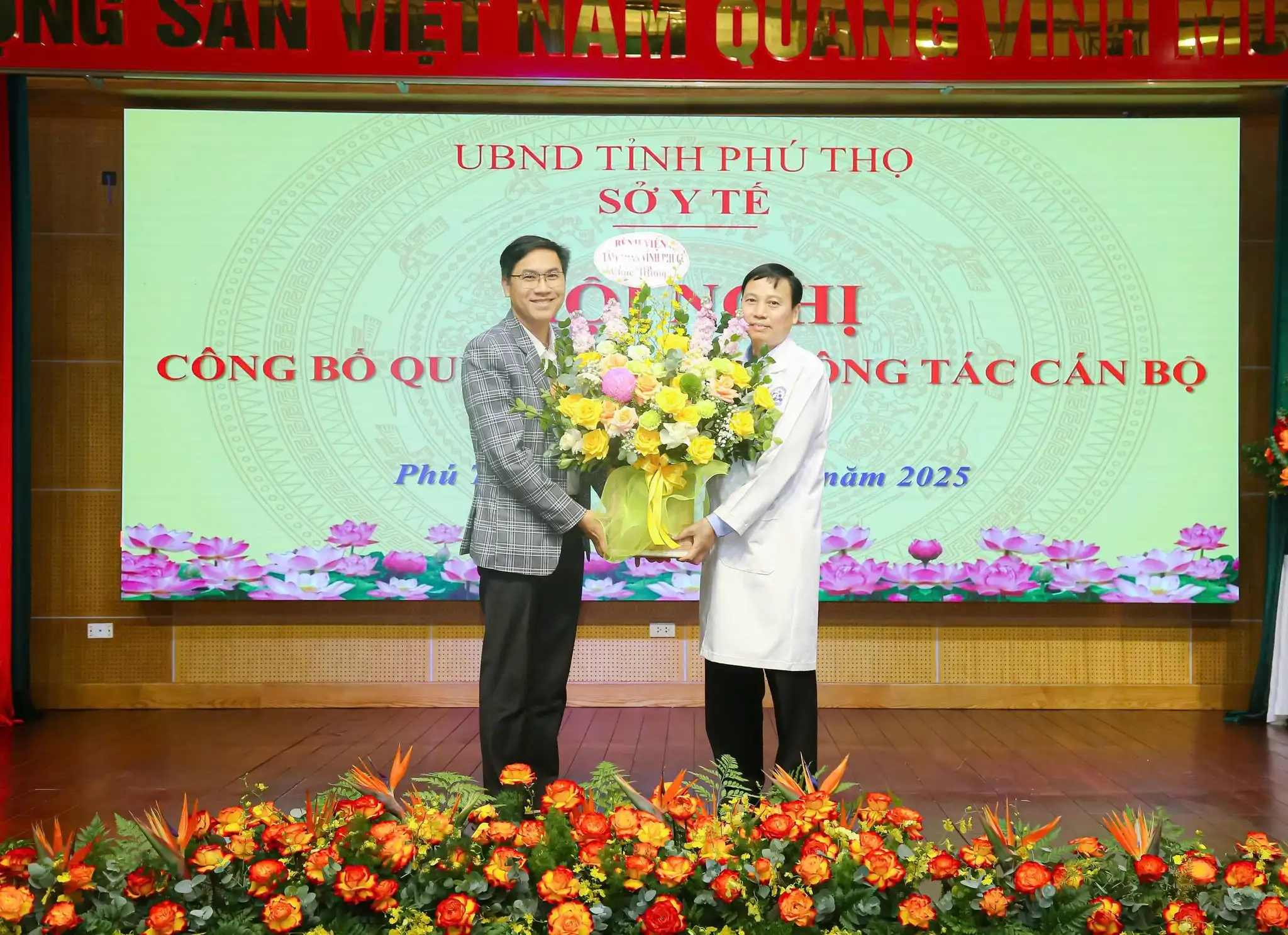 Bệnh viện Tâm thần chúc mừng