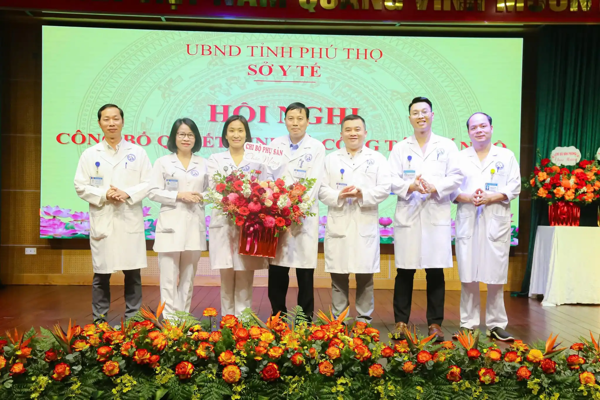 Chi bộ Phụ Sản chúc mừng