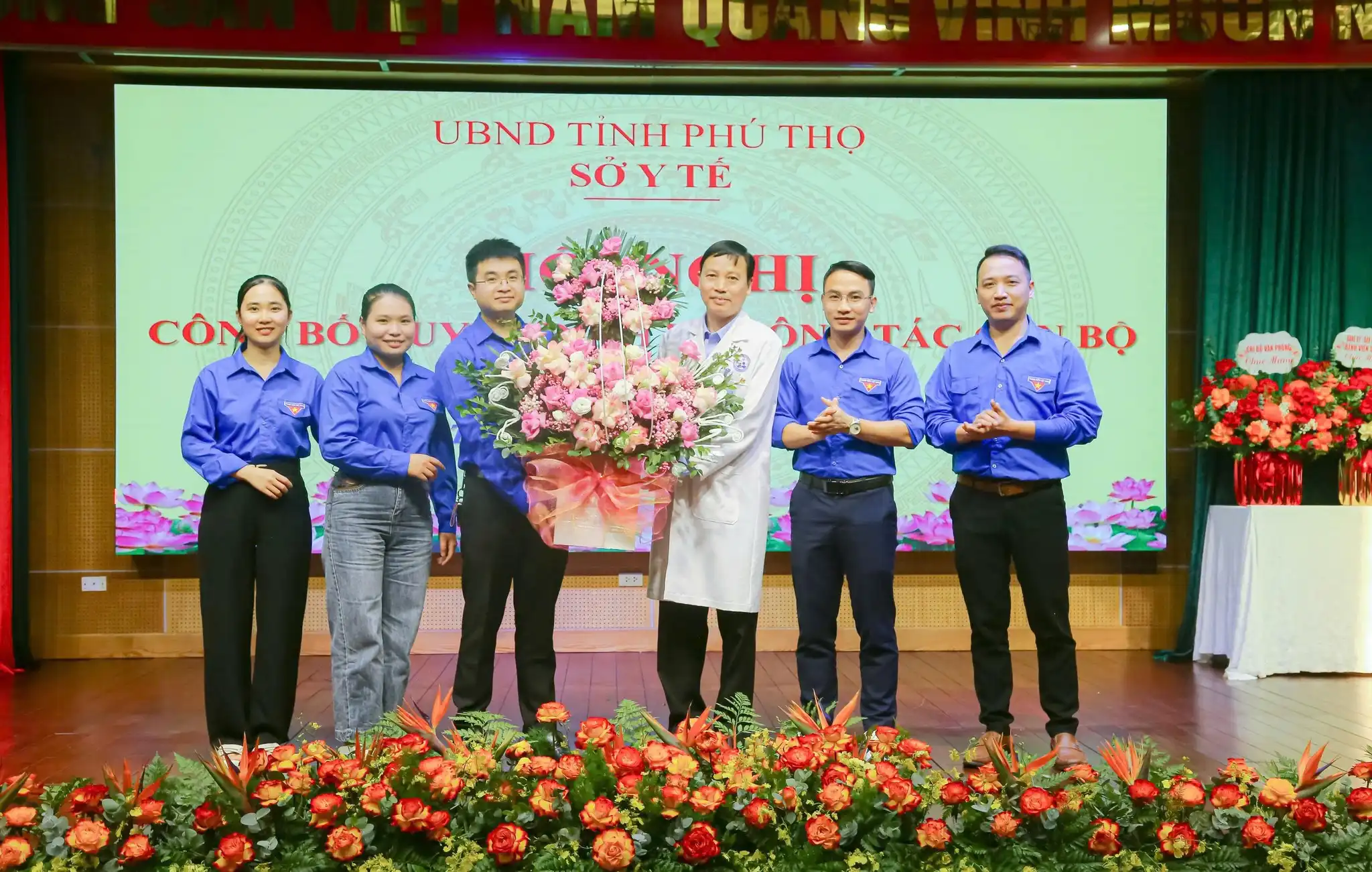 Đoàn thanh niên Bệnh viện chúc mừng