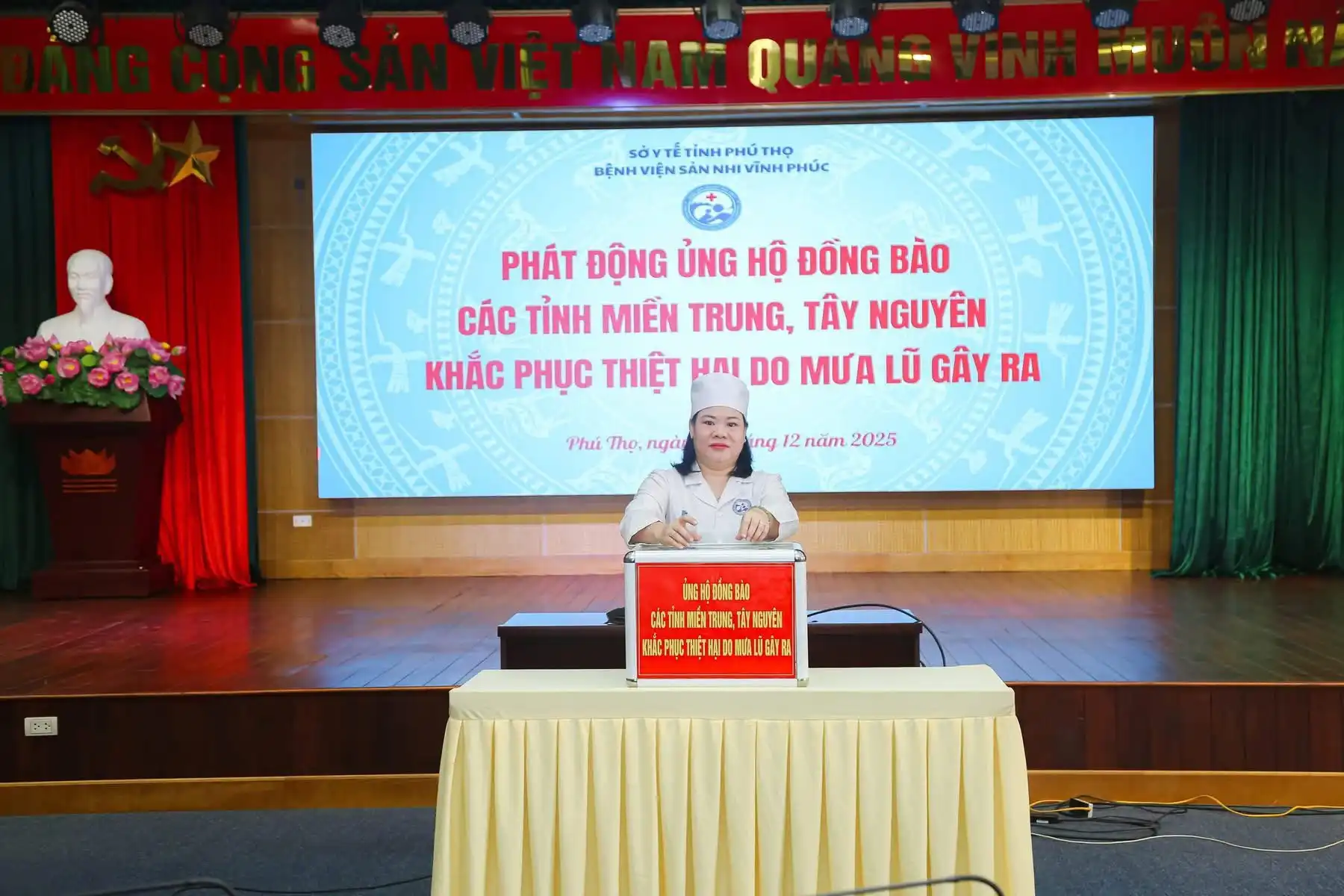 BỆNH VIỆN SẢN NHI VĨNH PHÚC PHÁT ĐỘNG ỦNG HỘ ĐỒNG BÀO MIỀN TRUNG, TÂY NGUYÊN BỊ THIỆT HẠI DO MƯA LŨ 2025. 3 BSCKII. Vũ Thị Hảo - Phó Giám đốc Bệnh viện tại Lễ phát động.