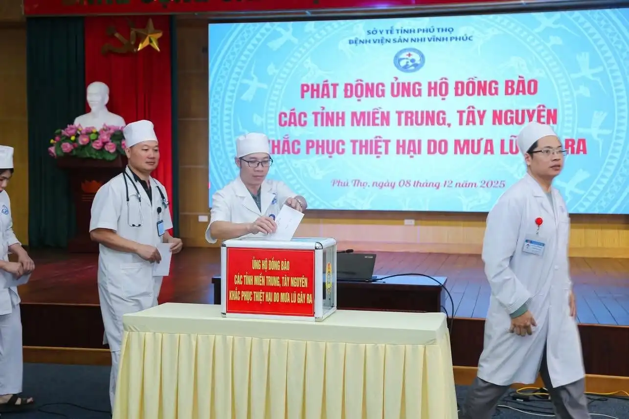 BỆNH VIỆN SẢN NHI VĨNH PHÚC PHÁT ĐỘNG ỦNG HỘ ĐỒNG BÀO MIỀN TRUNG, TÂY NGUYÊN BỊ THIỆT HẠI DO MƯA LŨ 2025. 6 Lãnh đạo các khoa, phòng, trung tâm, đơn nguyên tại Lễ phát động.