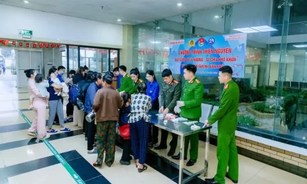 Chương trình thiện nguyện "Bát cháo yêu thương - Sẻ chia khó khăn" năm 2025 tại Bệnh viện Sản Nhi Vinh phúc 29 Bệnh viện Sản Nhi Vĩnh Phúc và Công an xã Tề Lỗ phối hợp tổ chức Chương trình thiện nguyện "Bát cháo yêu thương"