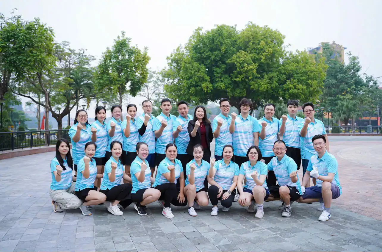 Đ/c. Nguyễn Thu Thủy - Chủ tịch Công đoàn Bệnh viện tham dự và cổ vũ tinh thần cho các vận động viên trước giờ thi đấu.