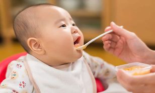 Ăn bổ sung cho trẻ từ 6–23 tháng tuổi: Thời điểm – Tần suất – Số lượng – Cách cho ăn đúng chuẩn