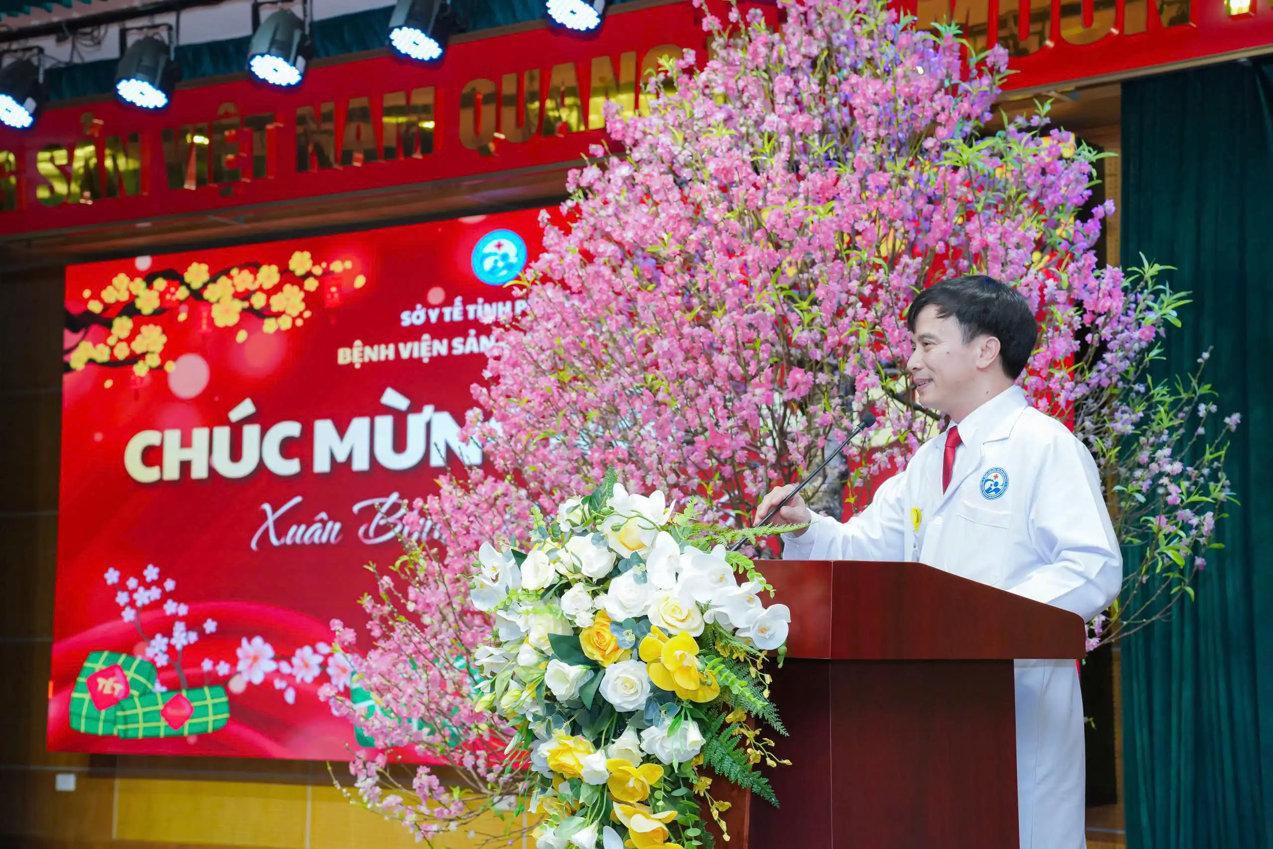 Xuân Bính Ngọ 2026 - Lan tỏa yêu thương tại Bệnh viện Sản Nhi Vĩnh Phúc 1 BSCKII. Tô Quang Hưng - Giám đốc Bệnh viện phát biểu Chúc mừng năm mới Xuân Bính Ngọ 2026.