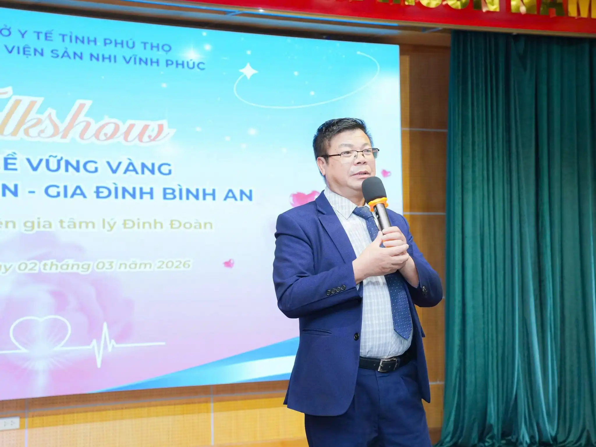 Chương trình kỷ niệm Quốc tế Phụ nữ 8-3: Tọa đàm - chia sẻ "Tâm nghề vững vàng - Y đức trọn vẹn - Gia đình bình an" 3 Chuyên gia tâm lý Đinh Đoàn - Diễn giả của chương trình tọa đàm - chia sẻ.