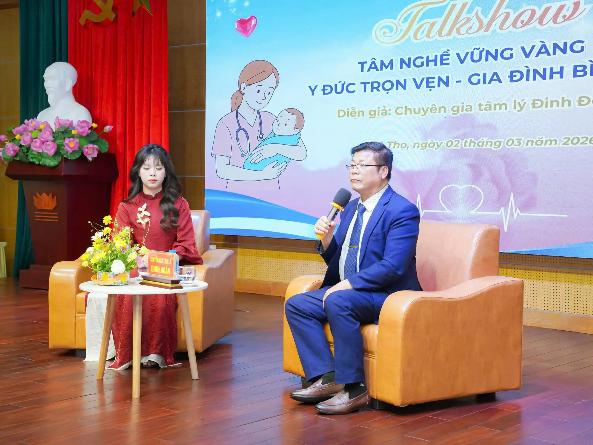 Chương trình kỷ niệm Quốc tế Phụ nữ 8-3: Tọa đàm - chia sẻ "Tâm nghề vững vàng - Y đức trọn vẹn - Gia đình bình an" 5 Giao lưu - Chia sẻ trực tiếp với các nữ công đoàn tại chương trình