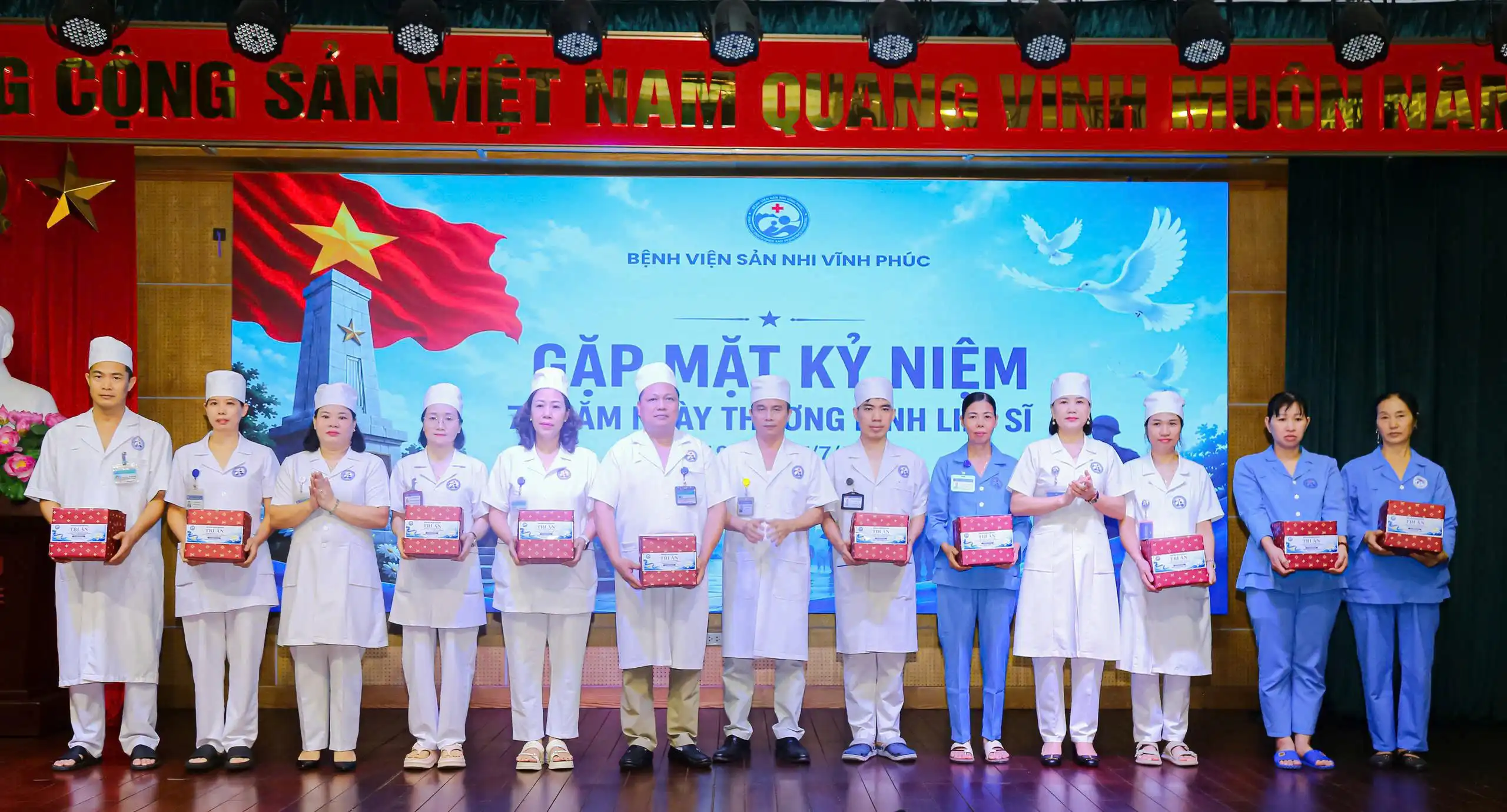 Bệnh viện Sản Nhi Vĩnh Phúc tri ân nhân kỷ niệm 79 năm Ngày Thương binh - Liệt sĩ (27/7/1947 – 27/7/2026) 8 1785145982856 8547435195863083208 g963198900079824907 fcfff225bf9e0e6143d9f32e927230d7