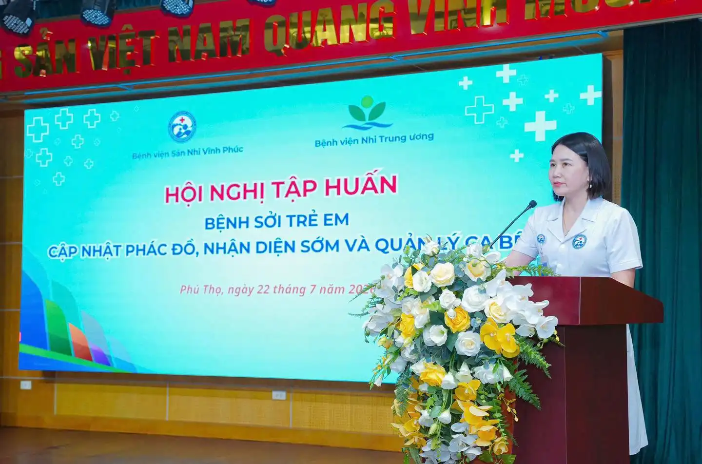 Nâng cao năng lực chẩn đoán, điều trị bệnh sởi trẻ em: Bệnh viện Sản Nhi Vĩnh Phúc cập nhật kiến thức cùng chuyên gia Bệnh viện Nhi Trung ương 1 BSCKII. Nguyễn Thu Thủy - Phó Giám đốc Bệnh viện - phát biểu tại Hội nghị