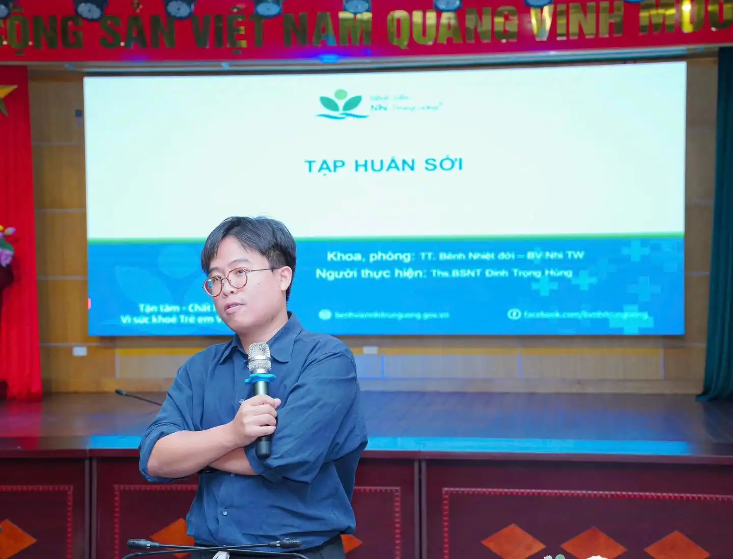 Nâng cao năng lực chẩn đoán, điều trị bệnh sởi trẻ em: Bệnh viện Sản Nhi Vĩnh Phúc cập nhật kiến thức cùng chuyên gia Bệnh viện Nhi Trung ương 3 ThsBSNT. Đinh Trọng Hùng - TT Bệnh Nhiệt đới - BV Nhi Trung Ương chia sẻ tại Hội nghị