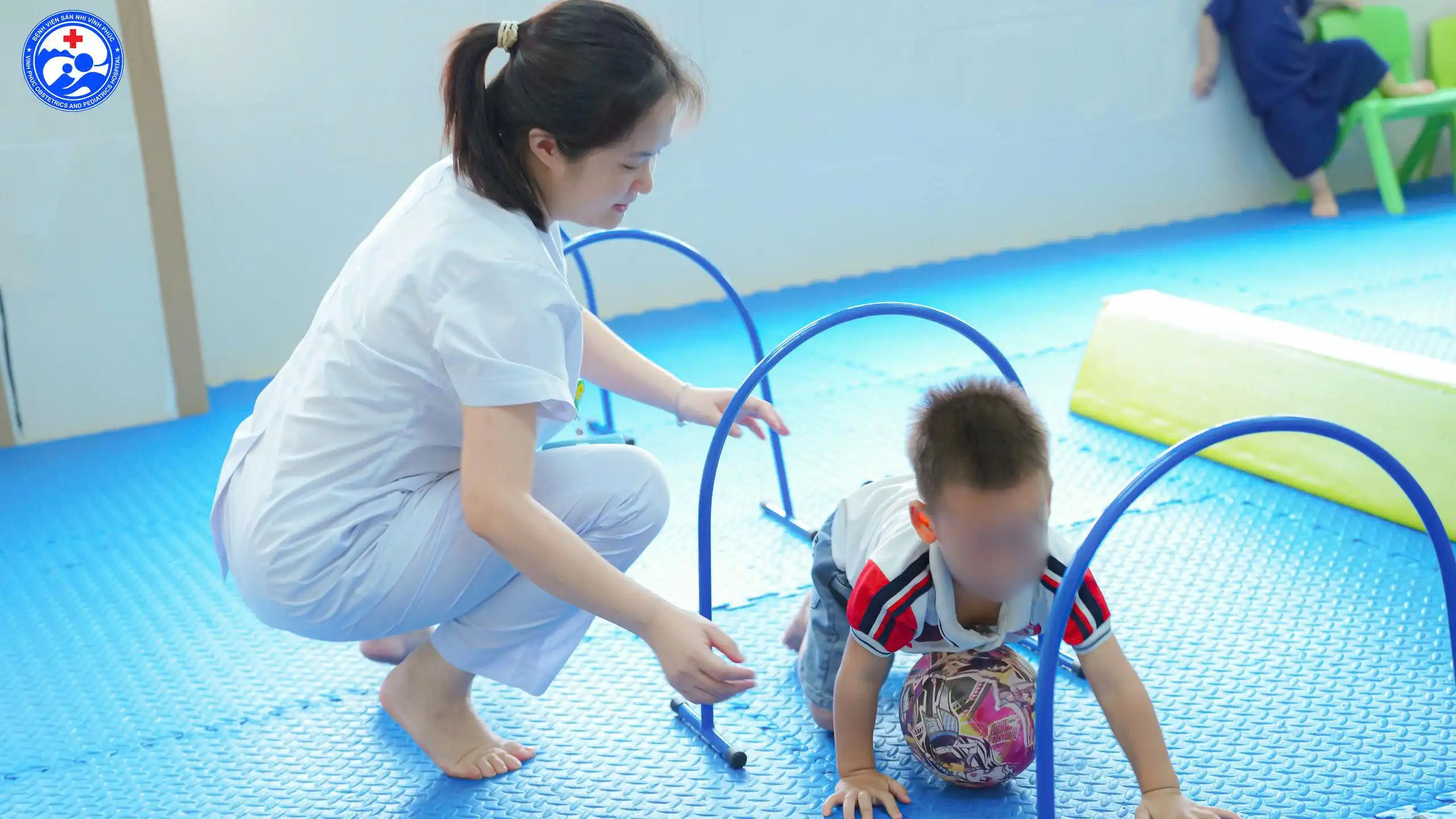 Phát hiện sớm – Mở ra cơ hội hòa nhập cho trẻ tự kỷ 6 z8020954104890 52b707025fde543c42d6fab64fbd5f68
