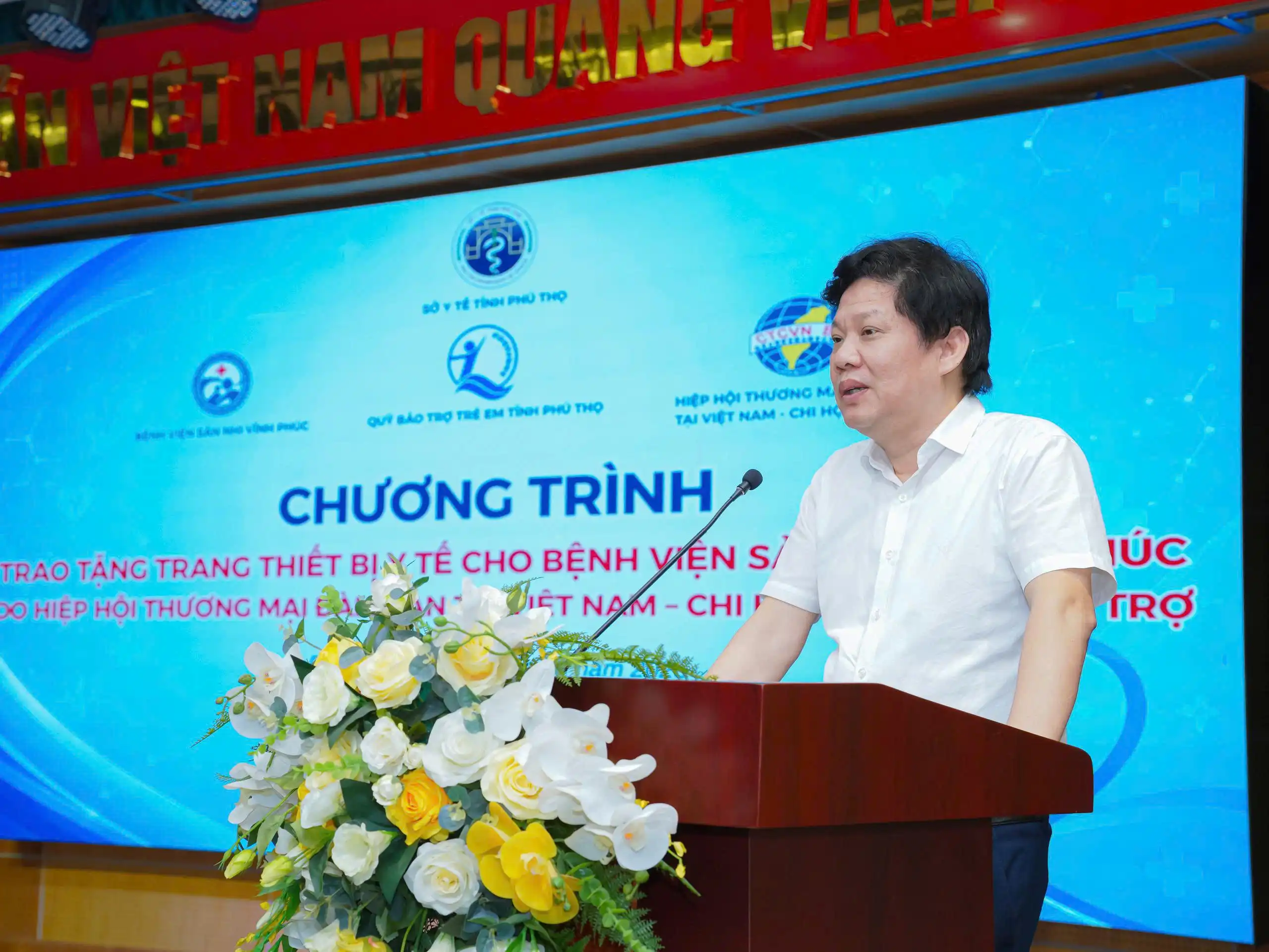 Bệnh viện Sản Nhi Vĩnh Phúc tiếp nhận 40 giường cấp cứu, điều trị với tổng trị giá 315 triệu đồng do Hiệp hội Thương mại Đài Loan tại Việt Nam – Chi hội Bắc Ninh trao tặng 1 Bác sĩ CKII Hoàng Xuân Đoài - Phó Giám đốc Sở Y tế tỉnh Phú Thọ.