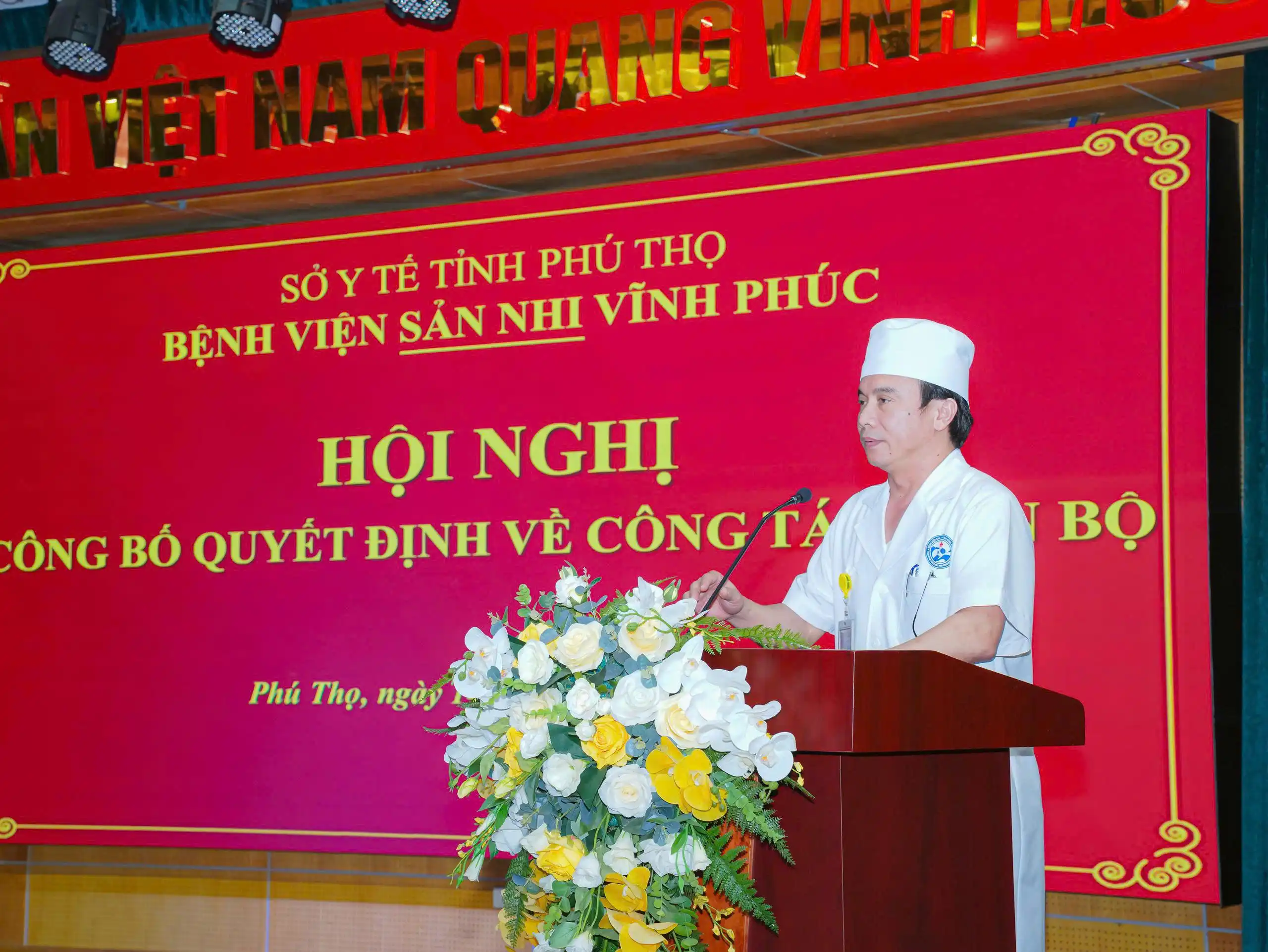 Hội nghị công bố Quyết định về Công tác cán bộ 2 TTƯT.BSCKII. Tô Quang Hưng – Bí thư Đảng ủy, Giám đốc Bệnh viện giao nhiệm vụ cho TS.BS. Đặng Tiến Ngọc