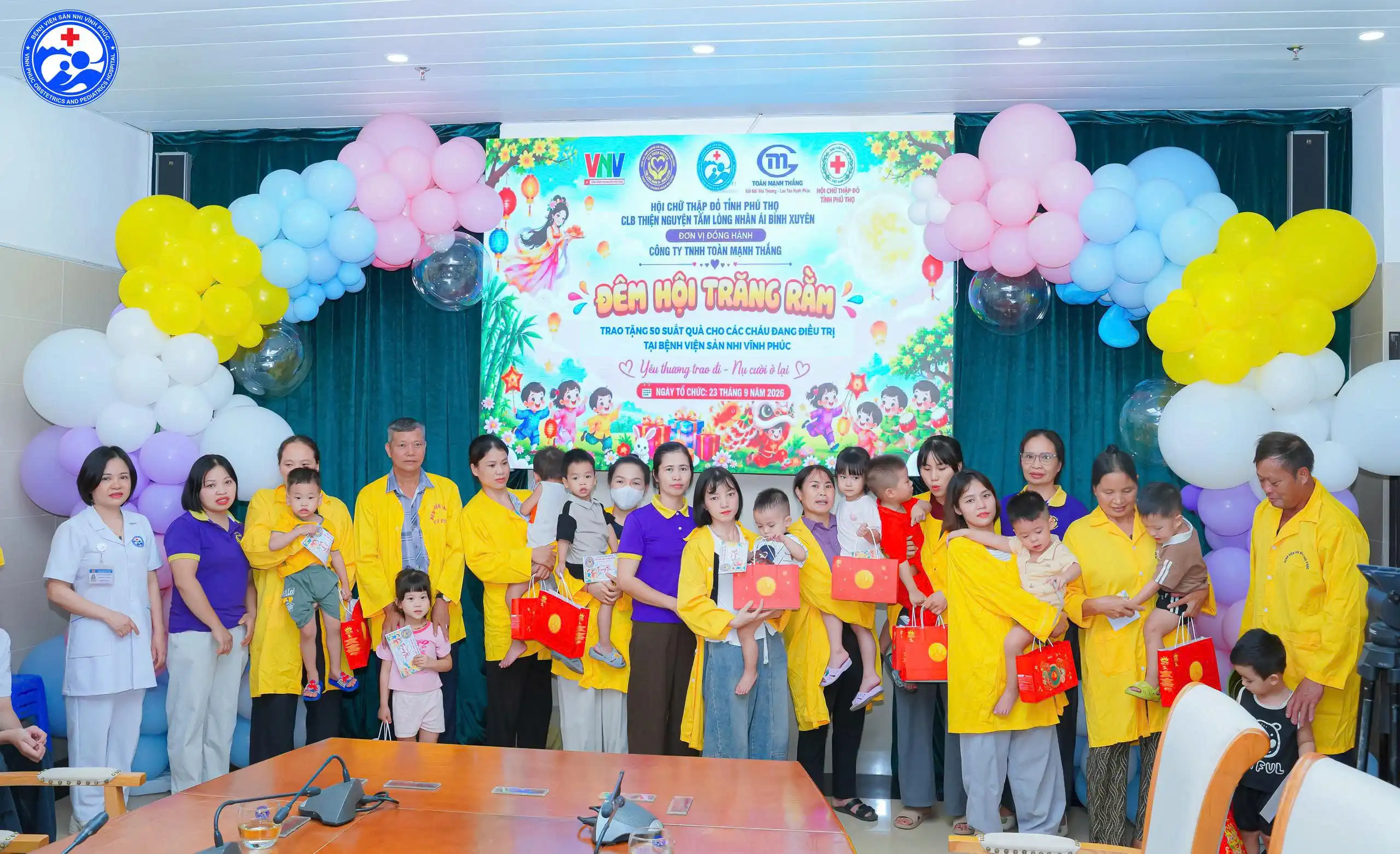 Trung thu 2026 Tại Bệnh viện Sản Nhi Vĩnh Phúc: Kết nối sẻ chia, lan tỏa yêu thương. 7 1790155912314 8547435195863083208 g963198900079824907 7e625a314a33fece63bb25902ab5f6aa